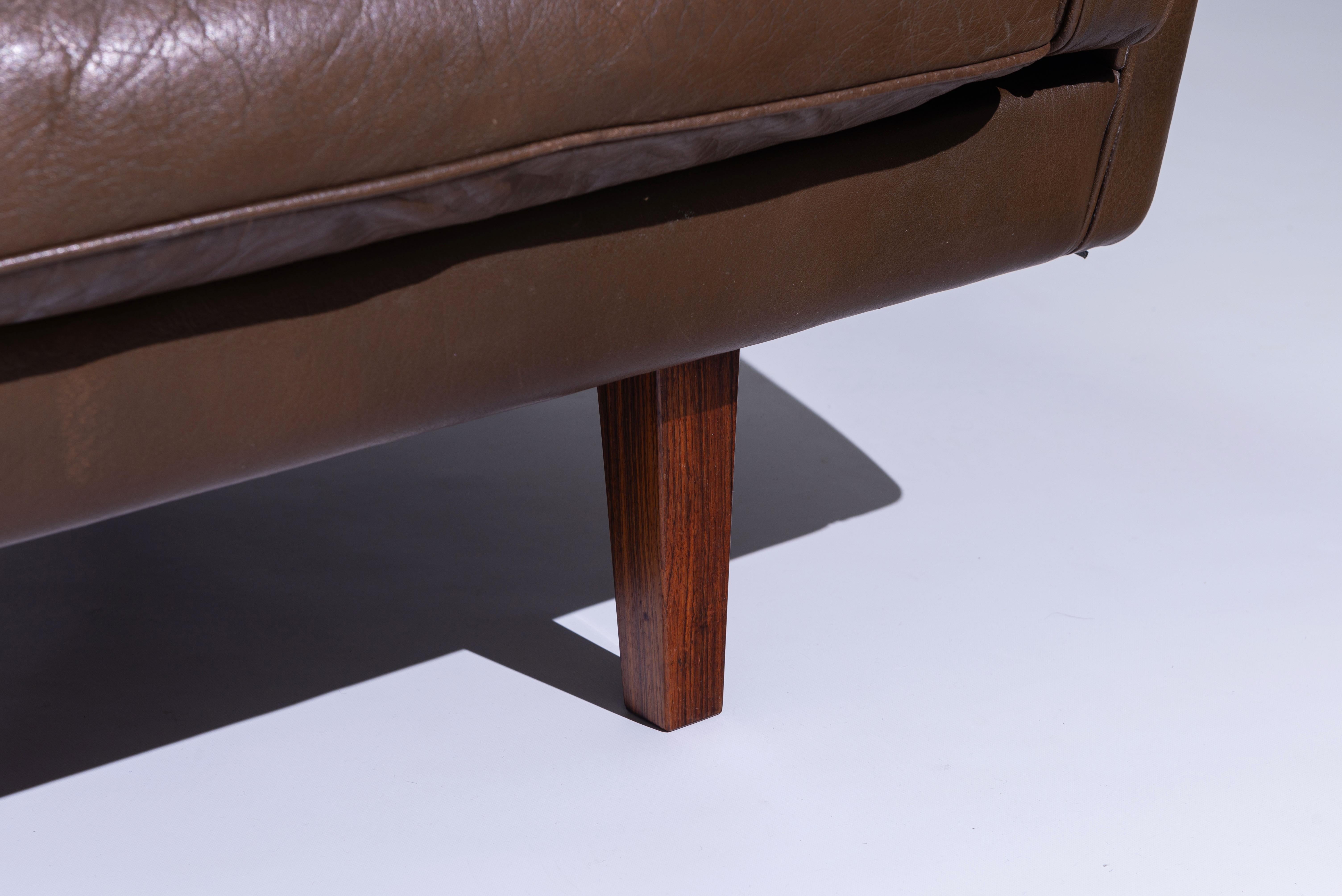 Illum Wikkelsø V11A Three-seat Leather Sofa, Denmark 1960s For Sale 12