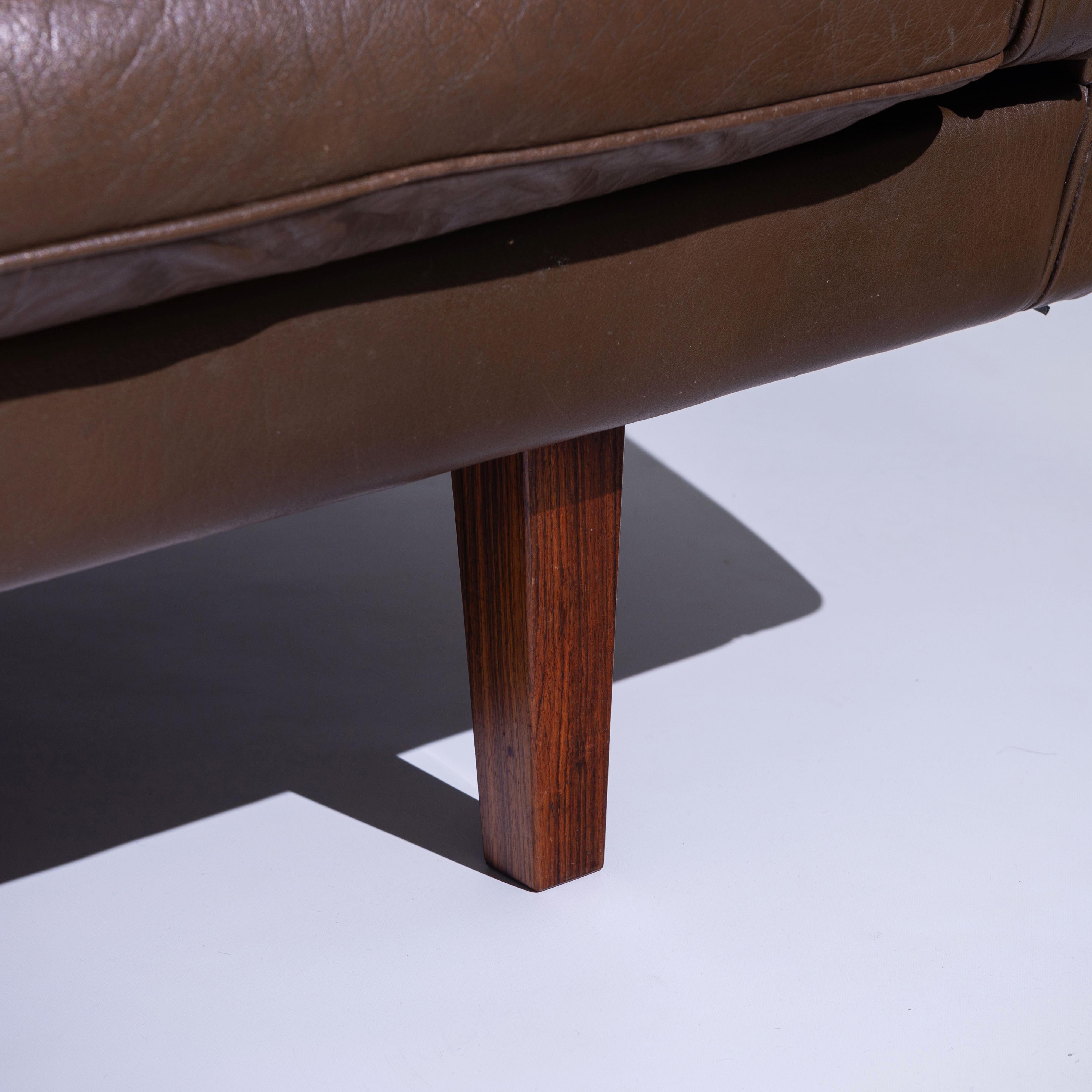 Illum Wikkelsø V11A Three-seat Leather Sofa, Denmark 1960s For Sale 13