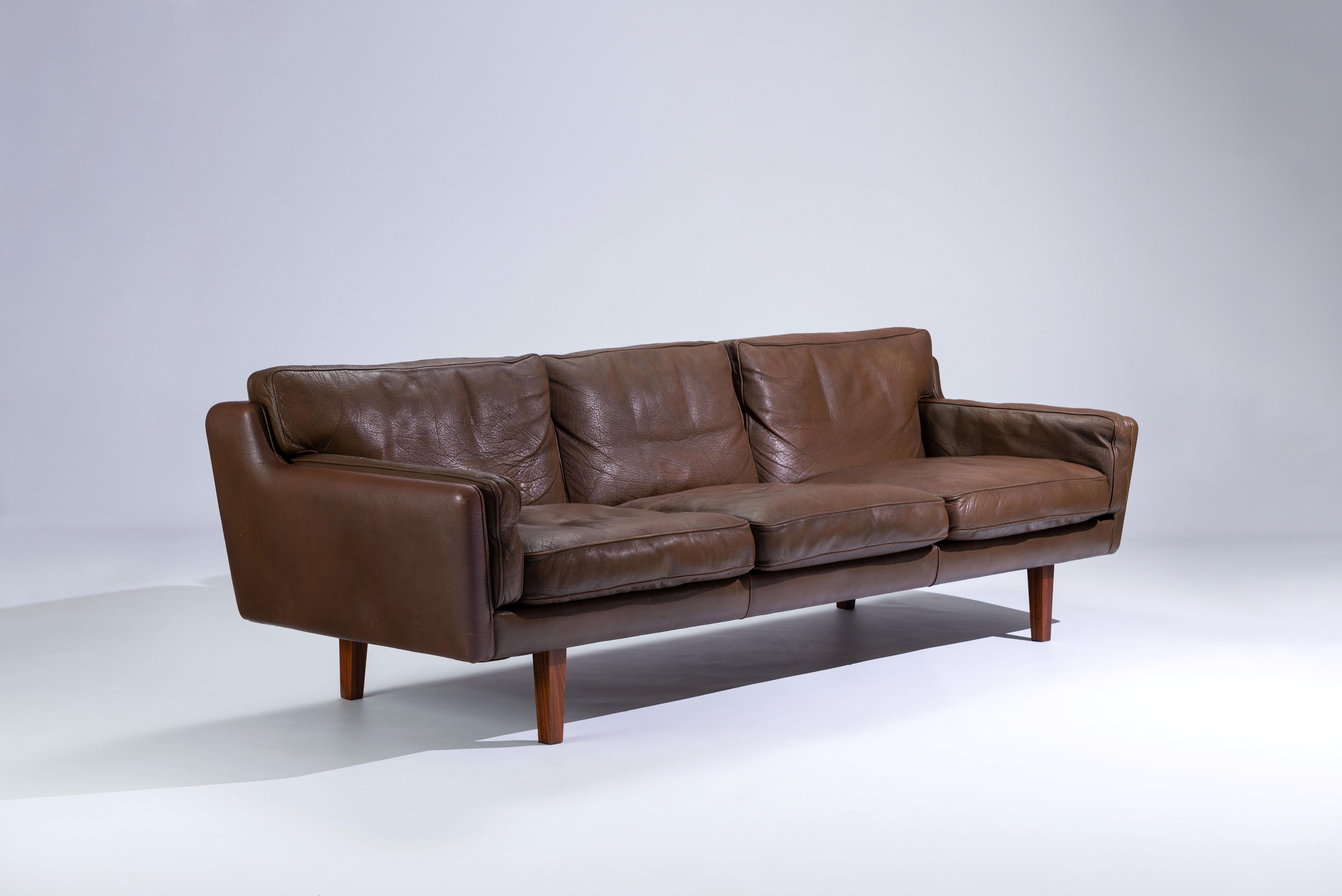 Scandinavian Modern Illum Wikkelsø V11A Three-seat Leather Sofa, Denmark 1960s For Sale
