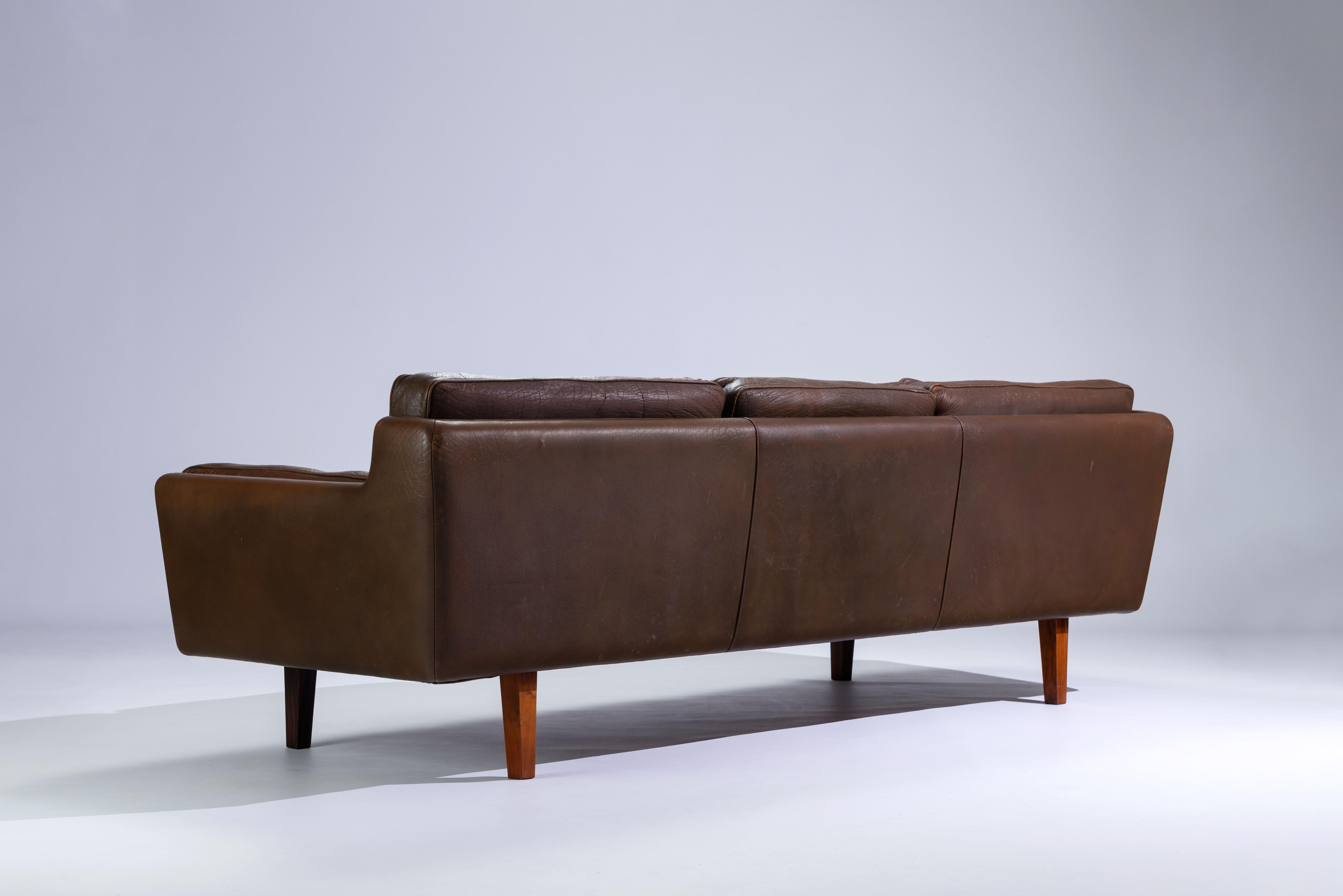 Danish Illum Wikkelsø V11A Three-seat Leather Sofa, Denmark 1960s For Sale