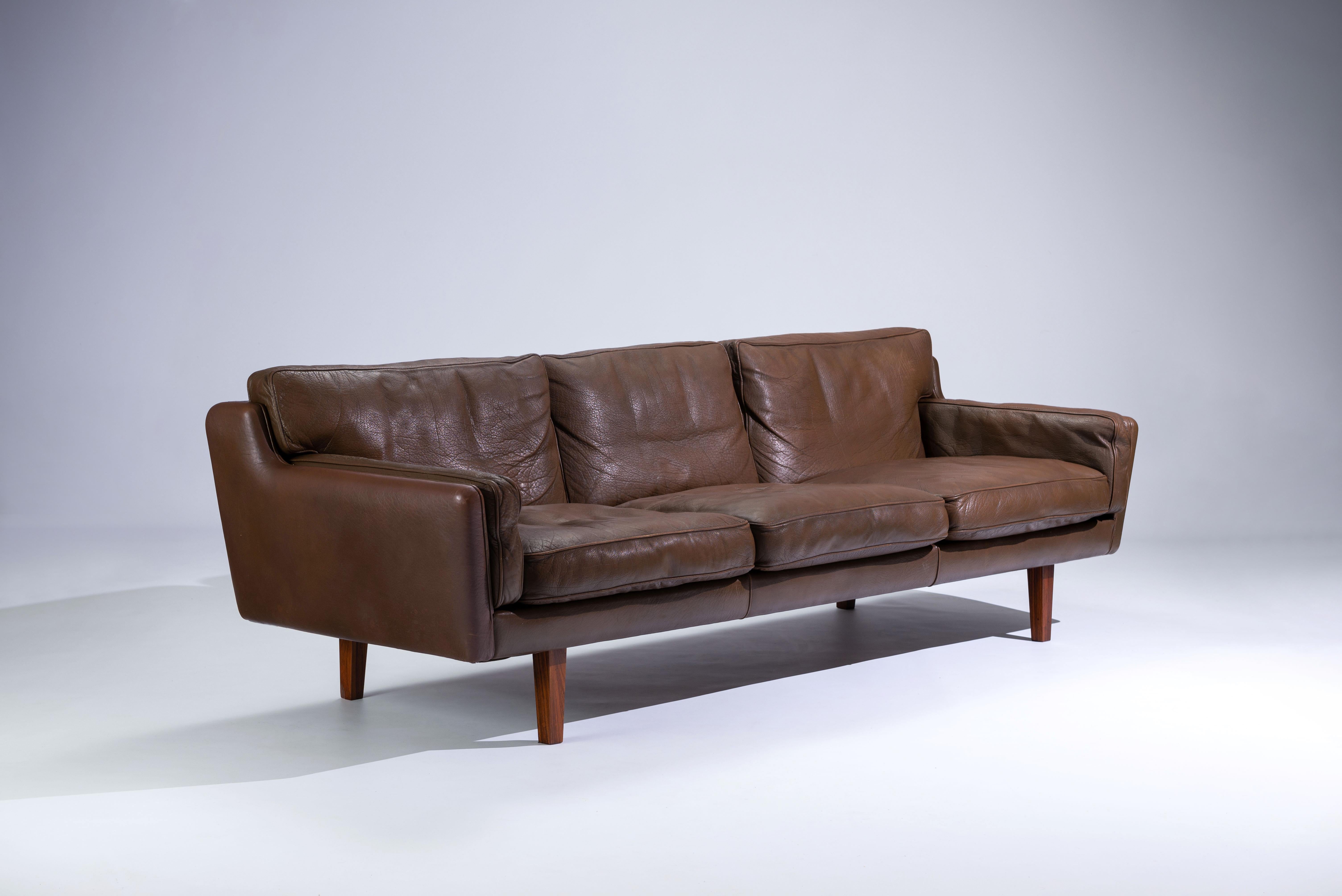 Mid-20th Century Illum Wikkelsø V11A Three-seat Leather Sofa, Denmark 1960s For Sale