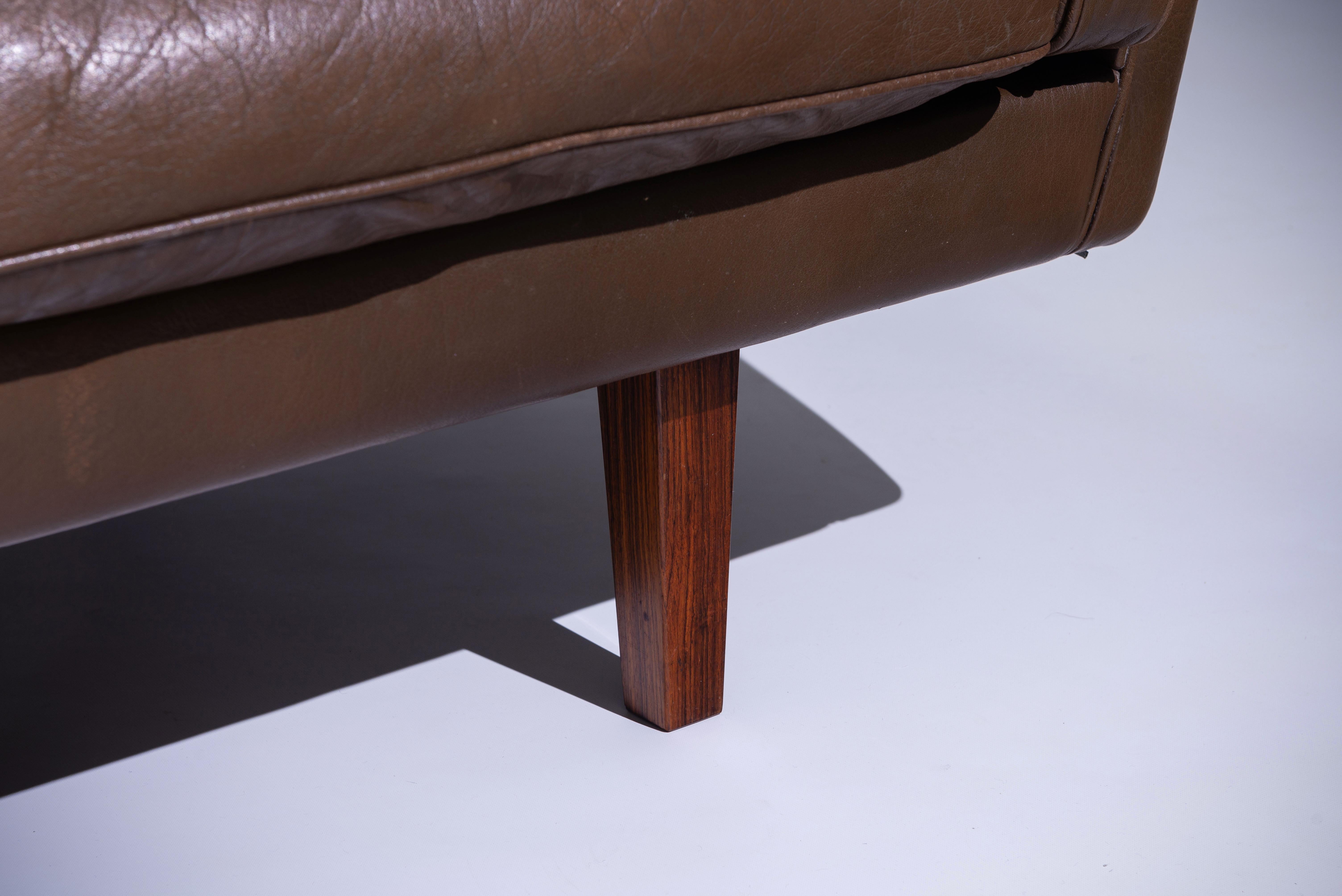 Illum Wikkelsø V11A Three-seat Leather Sofa, Denmark 1960s For Sale 3
