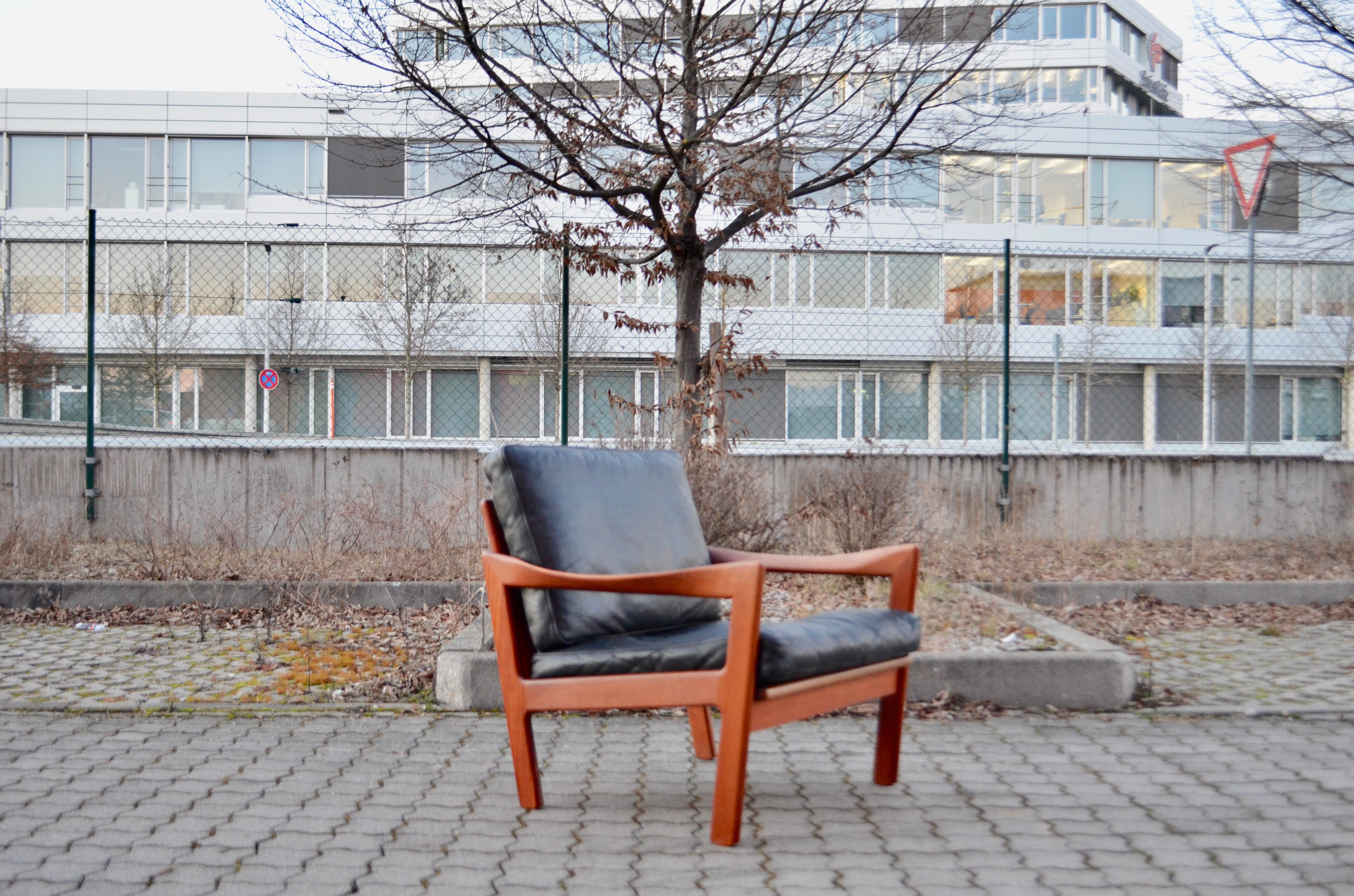 Scandinavian Modern Illum Wikkelsø Wikkelsoe Leather Armchair Chair black Niels Eilersen Set of 2