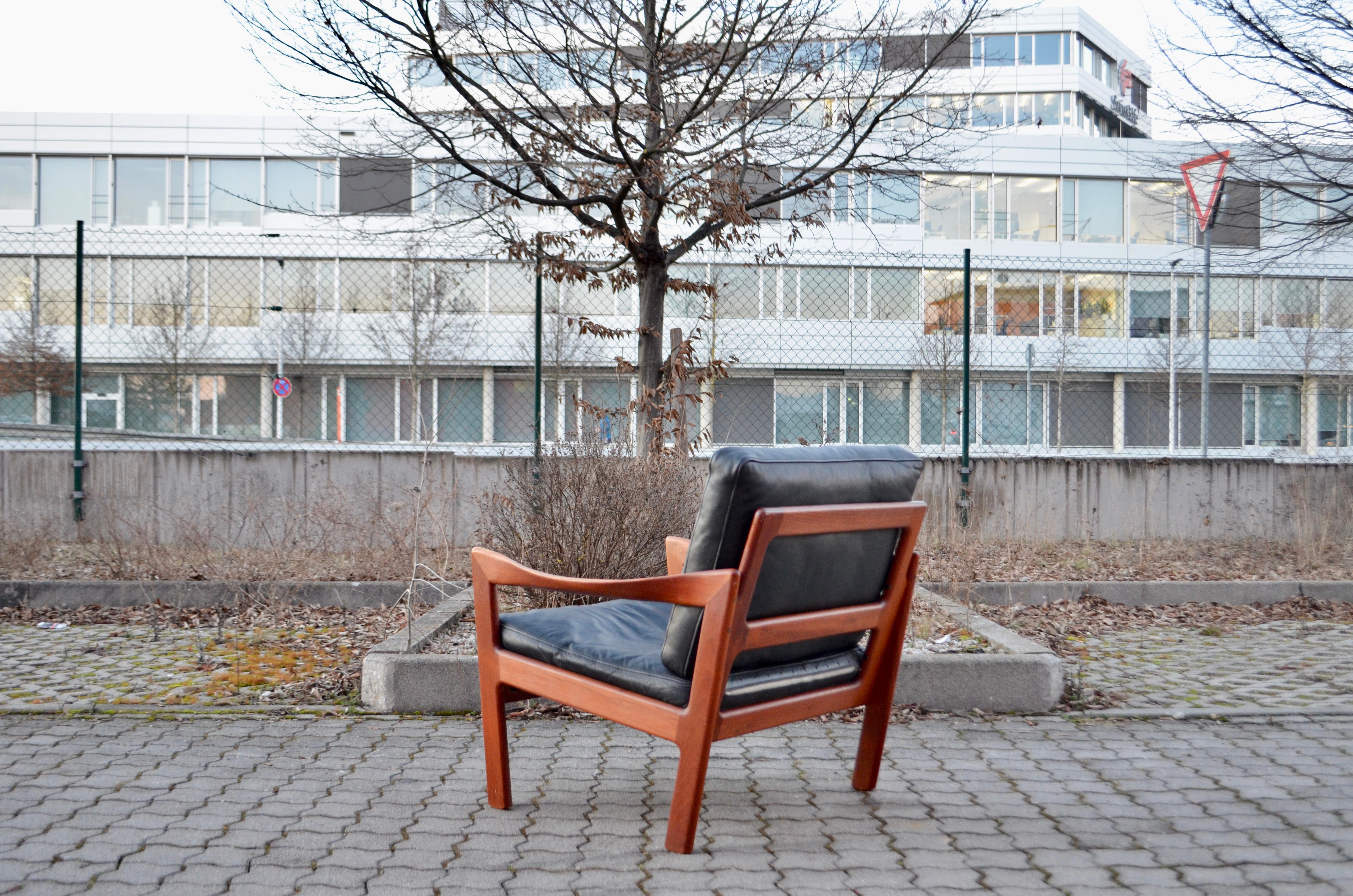 20th Century Illum Wikkelsø Wikkelsoe Leather Armchair Chair black Niels Eilersen Set of 2
