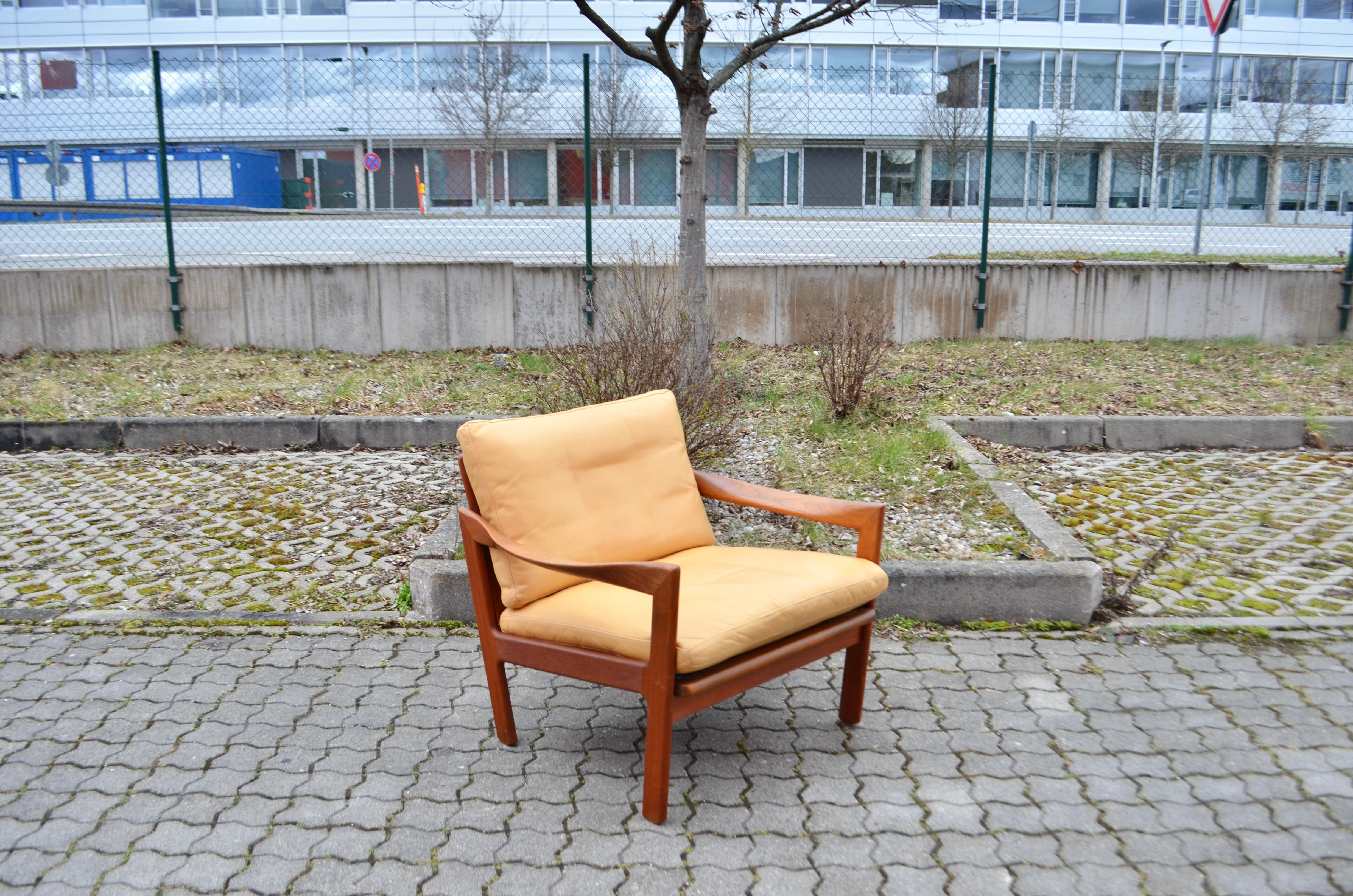 Illum Wikkelsø Wikkelsoe Leather Teak Armchair Chair Ocher Niels Eilersen  In Good Condition For Sale In Munich, Bavaria