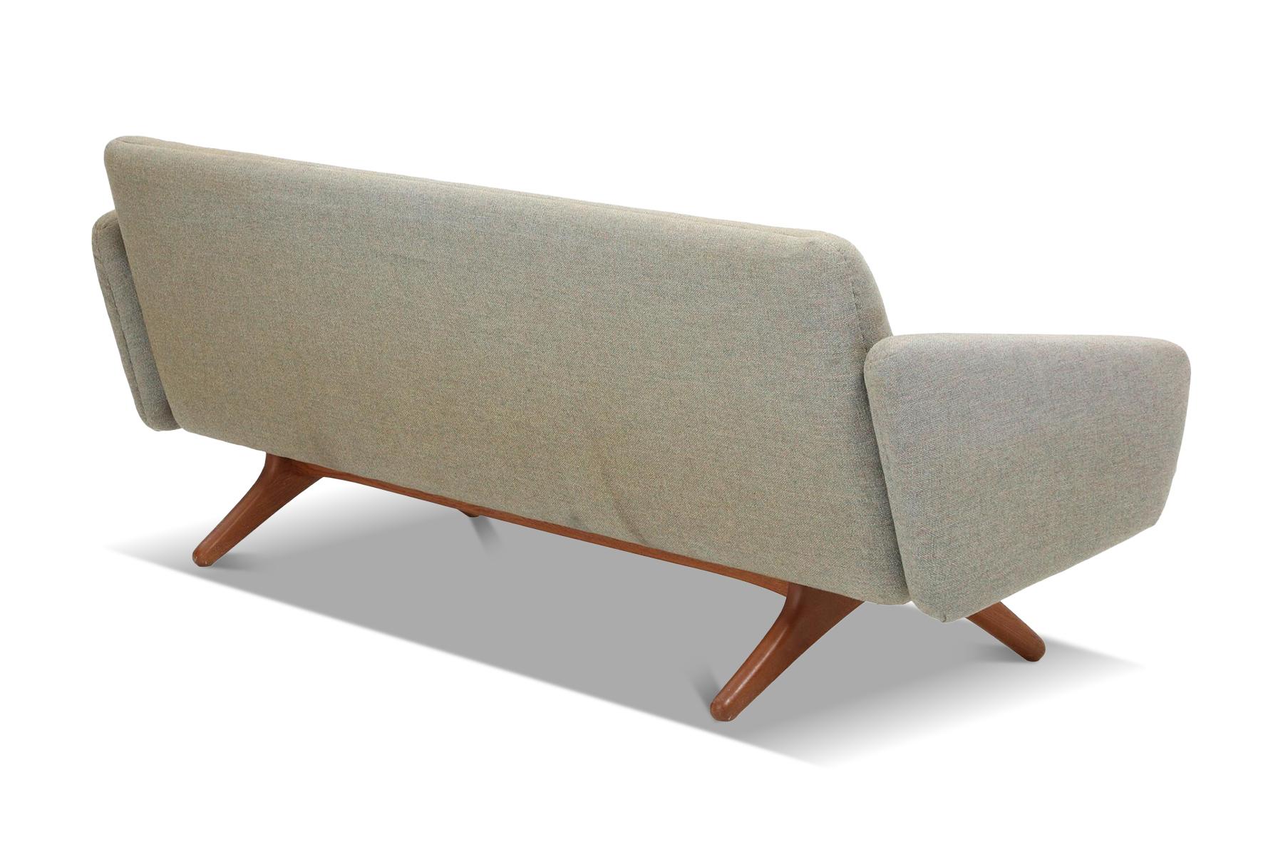 Mid-Century Modern Illum Wikkelsø X-leg Sofa For Sale