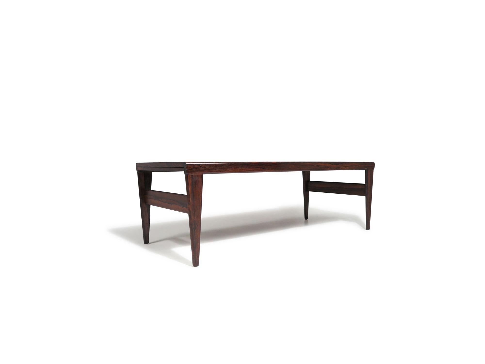 Table basse brésilienne en bois de rose avec plateau Illum Wikkelso Excellent état - En vente à Oakland, CA