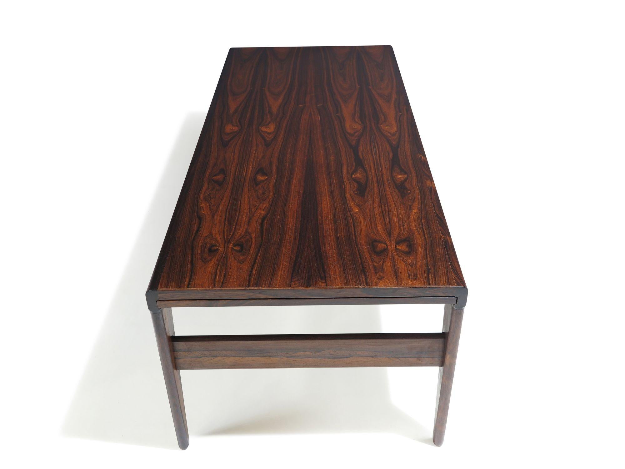 Table basse brésilienne en bois de rose avec plateau Illum Wikkelso en vente 1