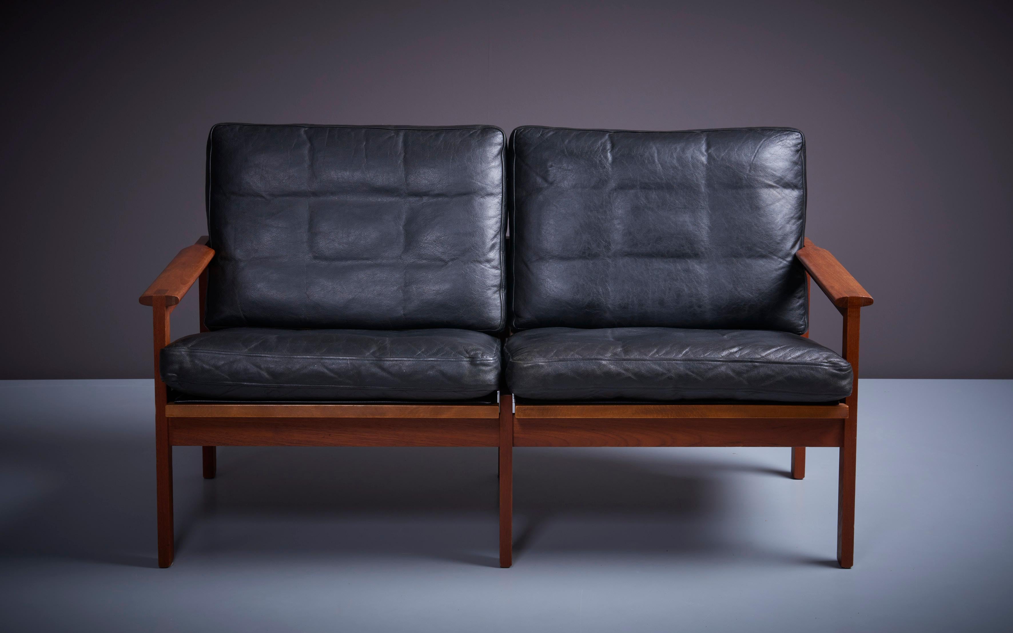 Illum Wikkelso 'Capella' Set of 2x Black Leather Sofa & Side Table Denmark 1960s For Sale 5