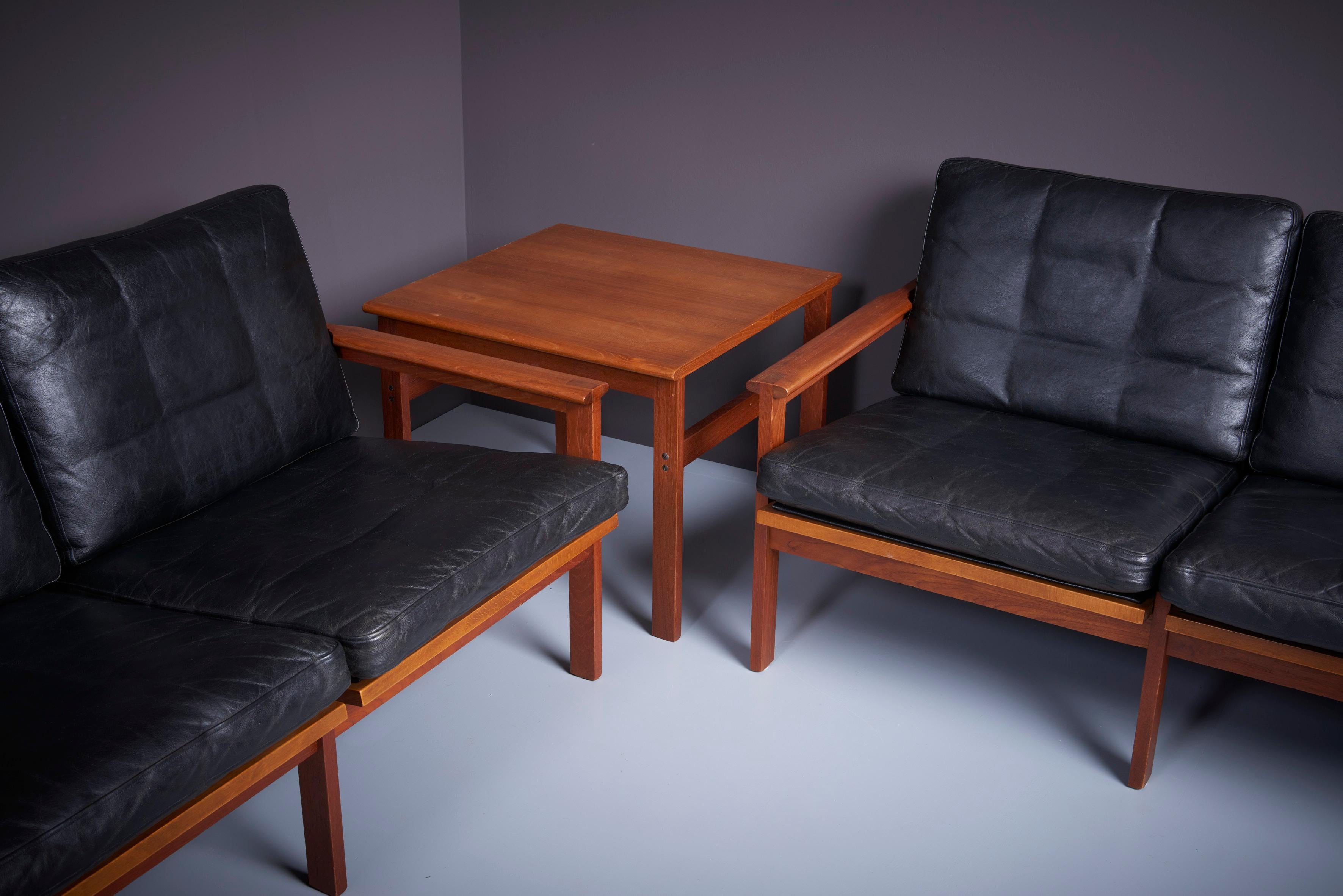 Danish Illum Wikkelso 'Capella' Set of 2x Black Leather Sofa & Side Table Denmark 1960s For Sale