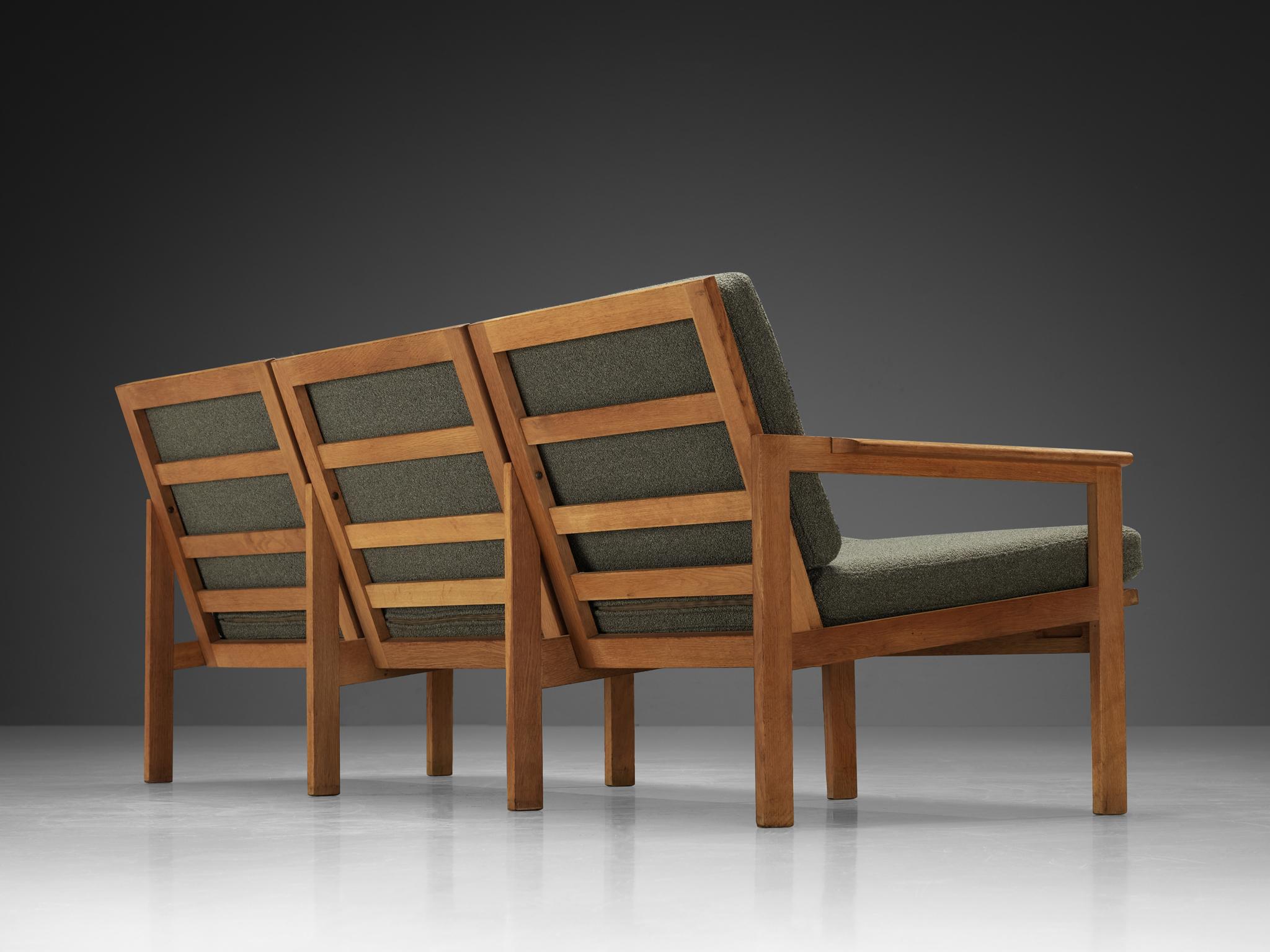 Illum Wikkelso für Niels Eilersen, 'Capella' Dreisitziges Sofa, Eiche, Stoff, Dänemark, 1950er Jahre

Zeitloses und elegantes Dreisitzer-Sofa 