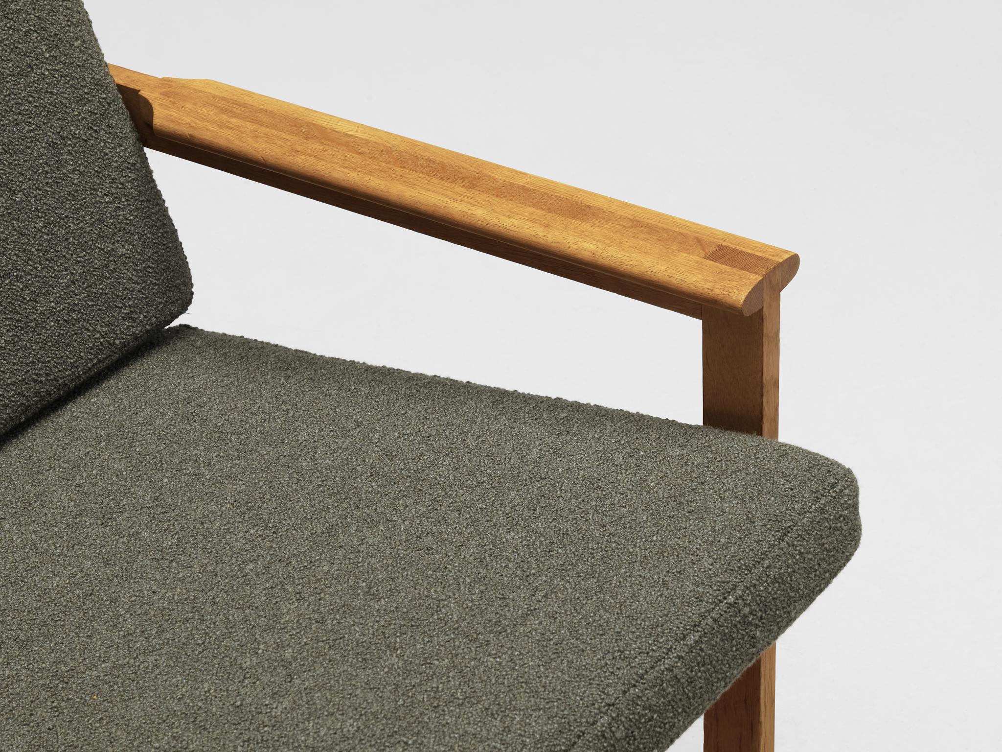 Illum Wikkelso 'Capella' Dreisitzer-Sofa aus Eiche und Waldgrünen Kissen im Zustand „Gut“ im Angebot in Waalwijk, NL