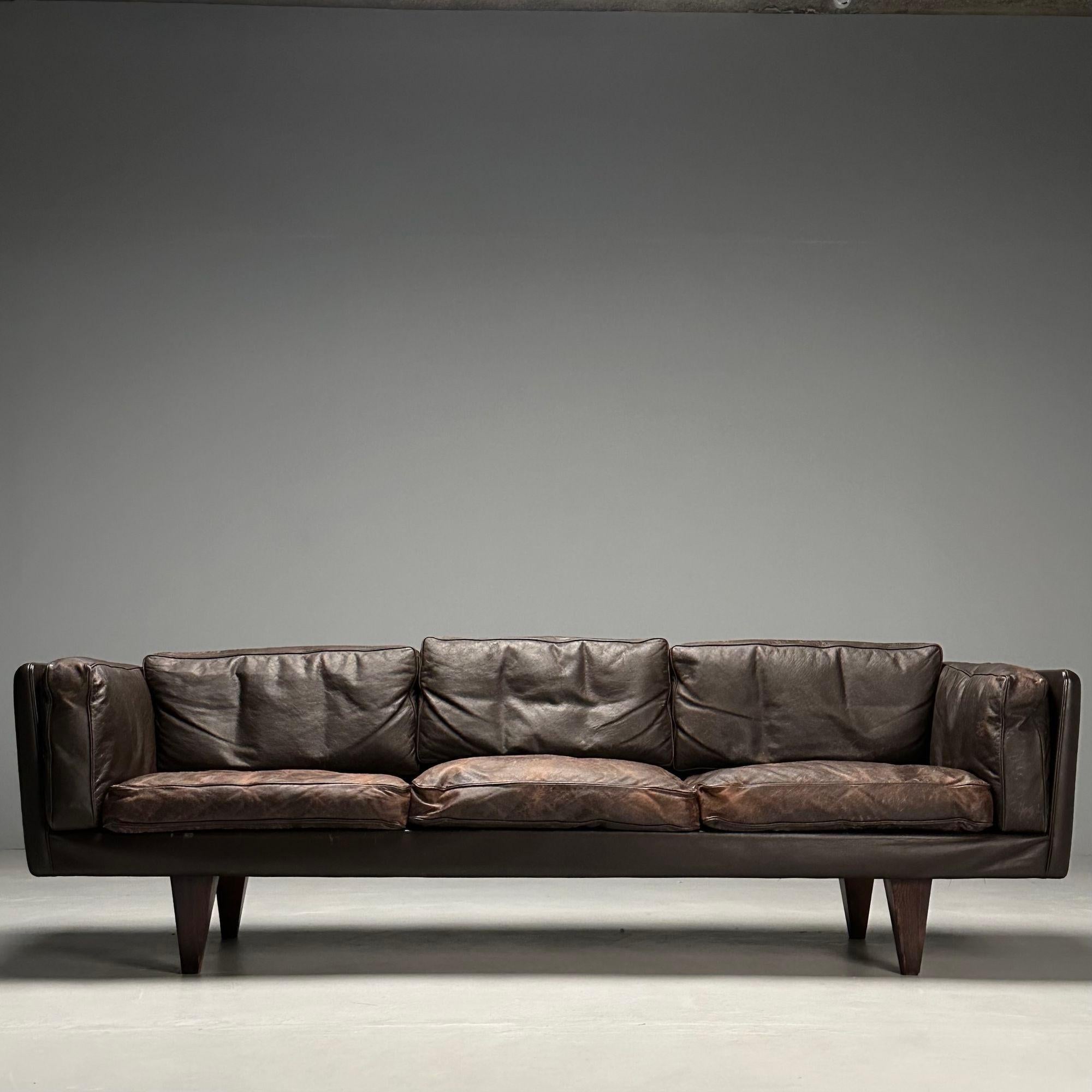 Mid-20th Century Illum Wikkelsö, Danish Mid-Century Modern Sofa, Distressed Brown Leather, 1960s