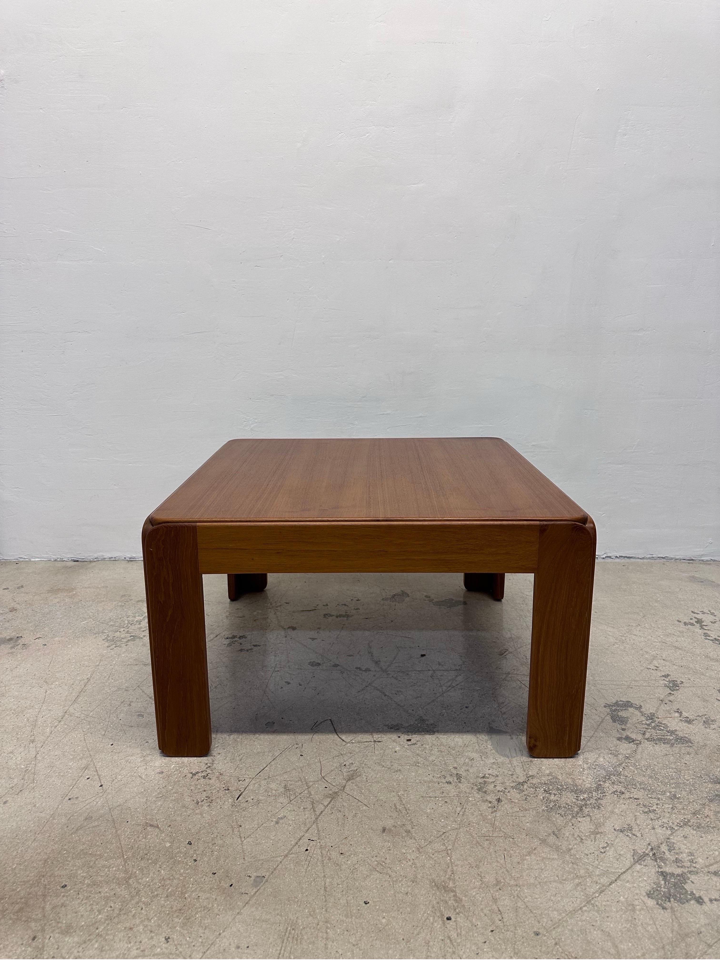 Illum Wikkelso Danish Modern Wood Coffee or Side Table for Niels Eilersen, 1960s In Good Condition For Sale In Miami, FL