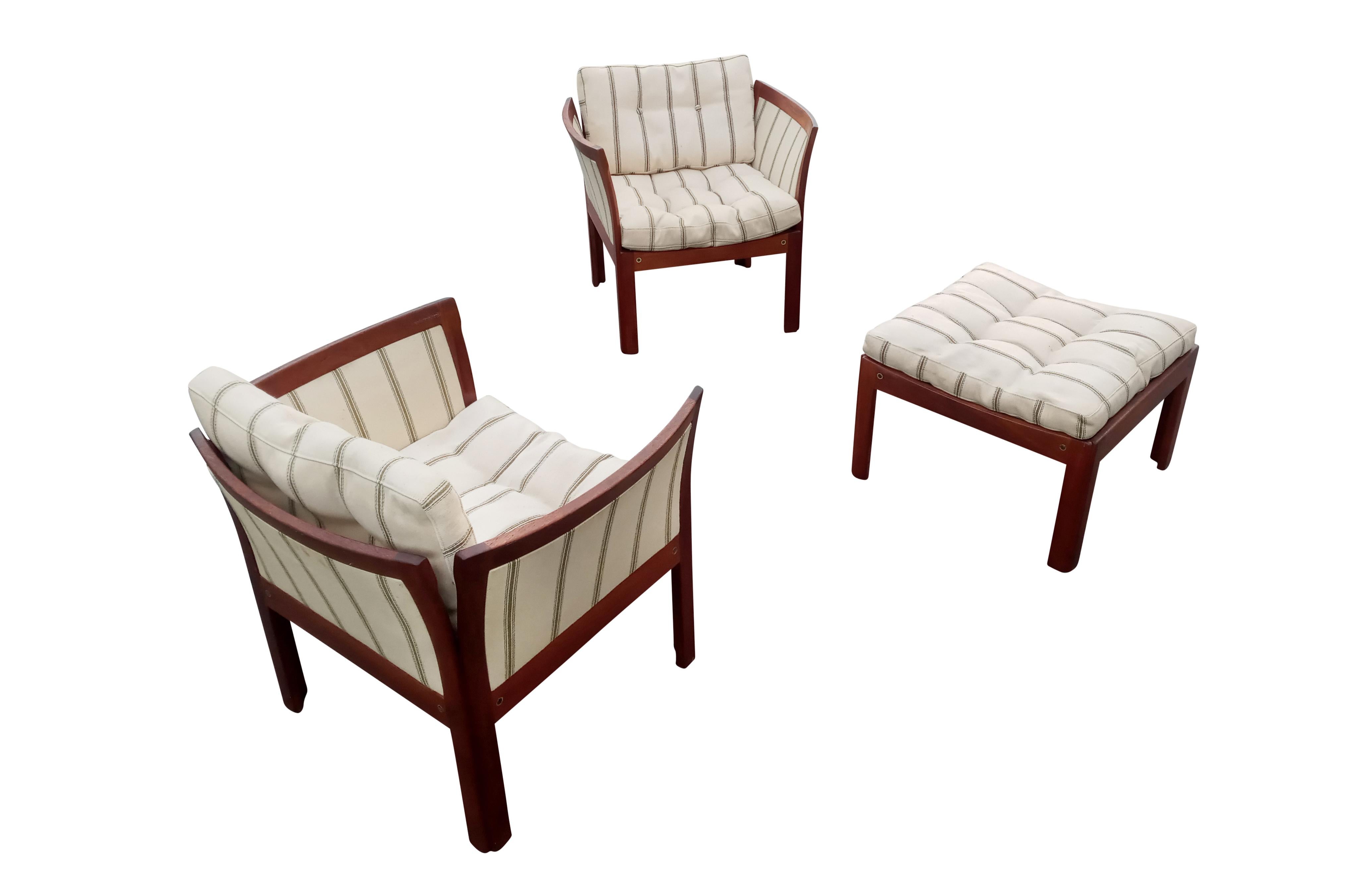 Danois Paire de chaises Plexus et pouf danoises Illum Wikkelso en teck et tissu d'ameublement d'origine en vente