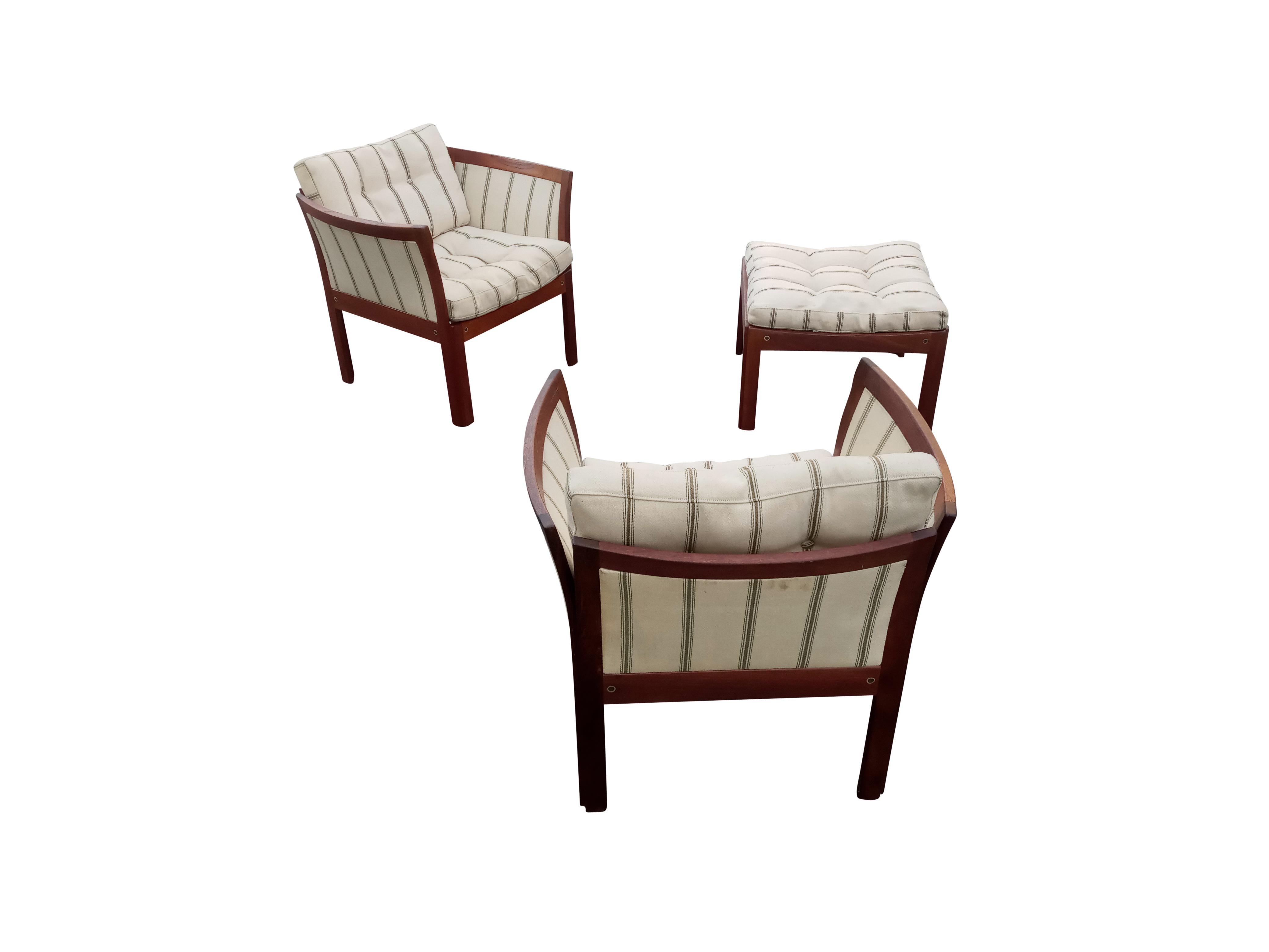 Paire de chaises Plexus et pouf danoises Illum Wikkelso en teck et tissu d'ameublement d'origine Bon état - En vente à Philadelphia, PA