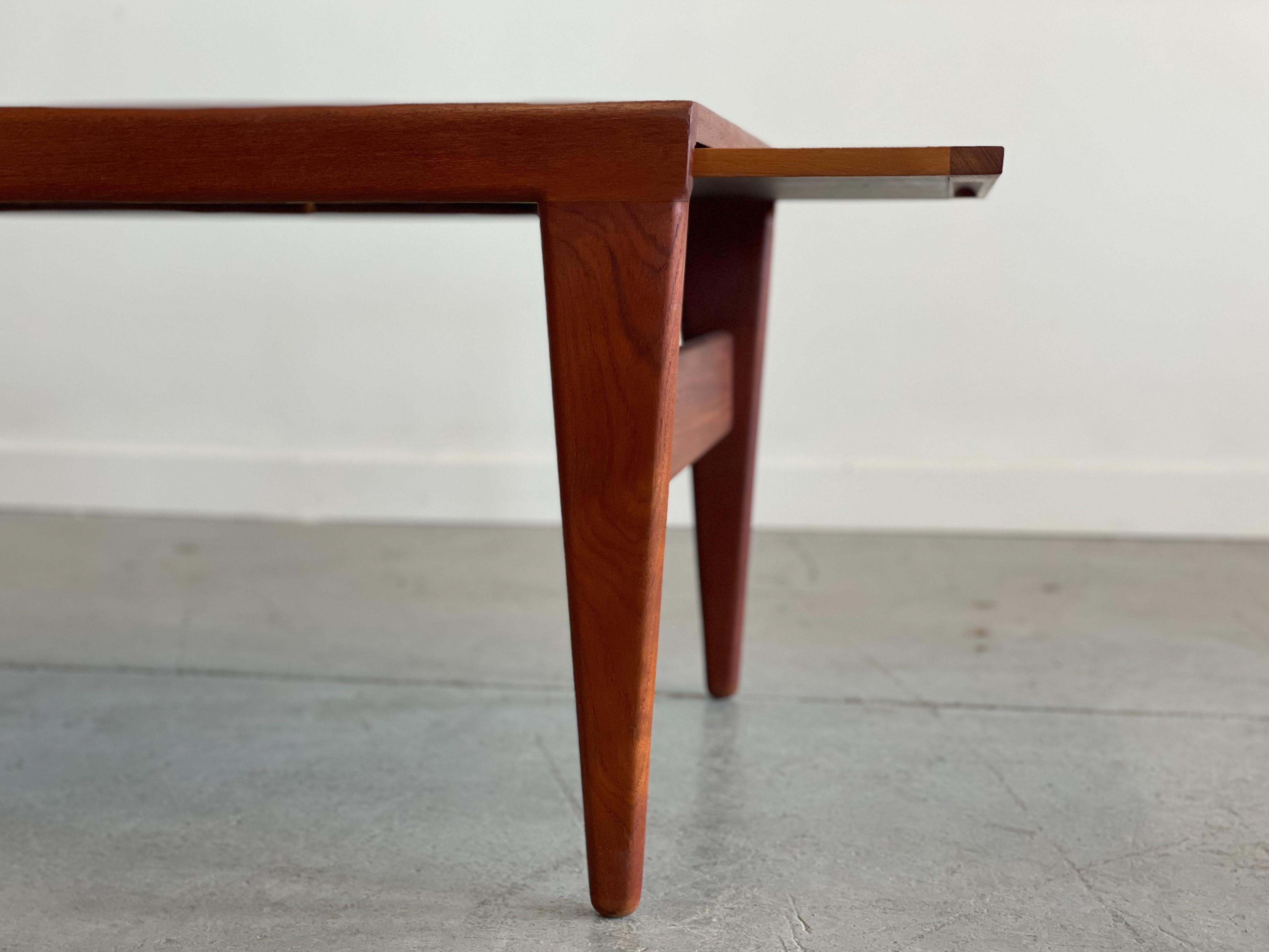 Mid-20th Century Illum Wikkelso Expanding Teak Coffee Table for Kofoeds Mobelfabrik For Sale
