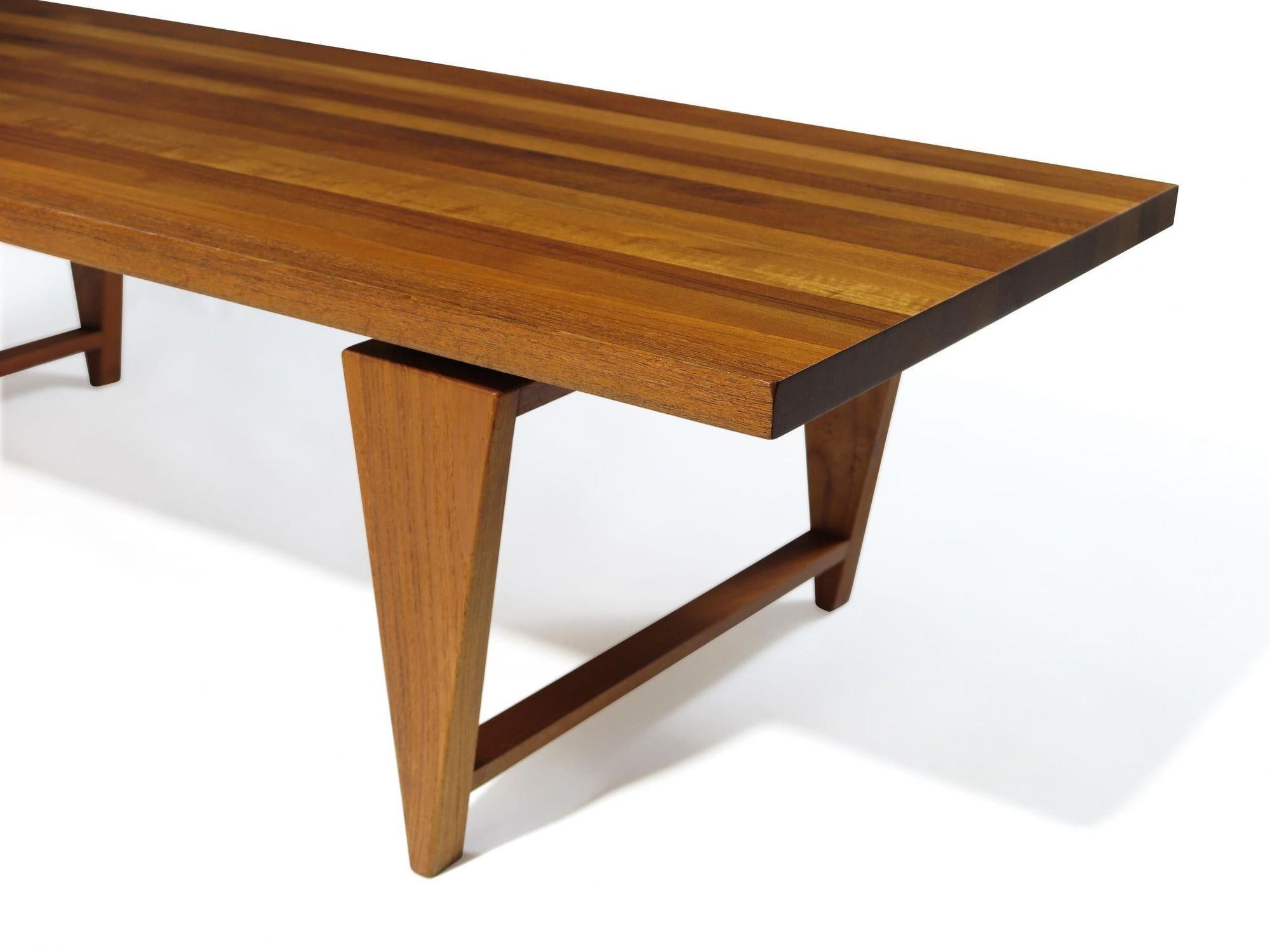 Scandinave moderne Illum Wikkelso for Mikael Laursen Solid Teak Danish Designed Coffee Table en vente