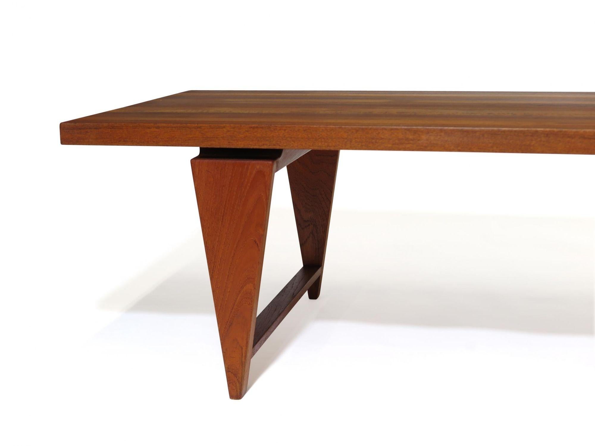 20ième siècle Illum Wikkelso for Mikael Laursen Solid Teak Danish Designed Coffee Table en vente