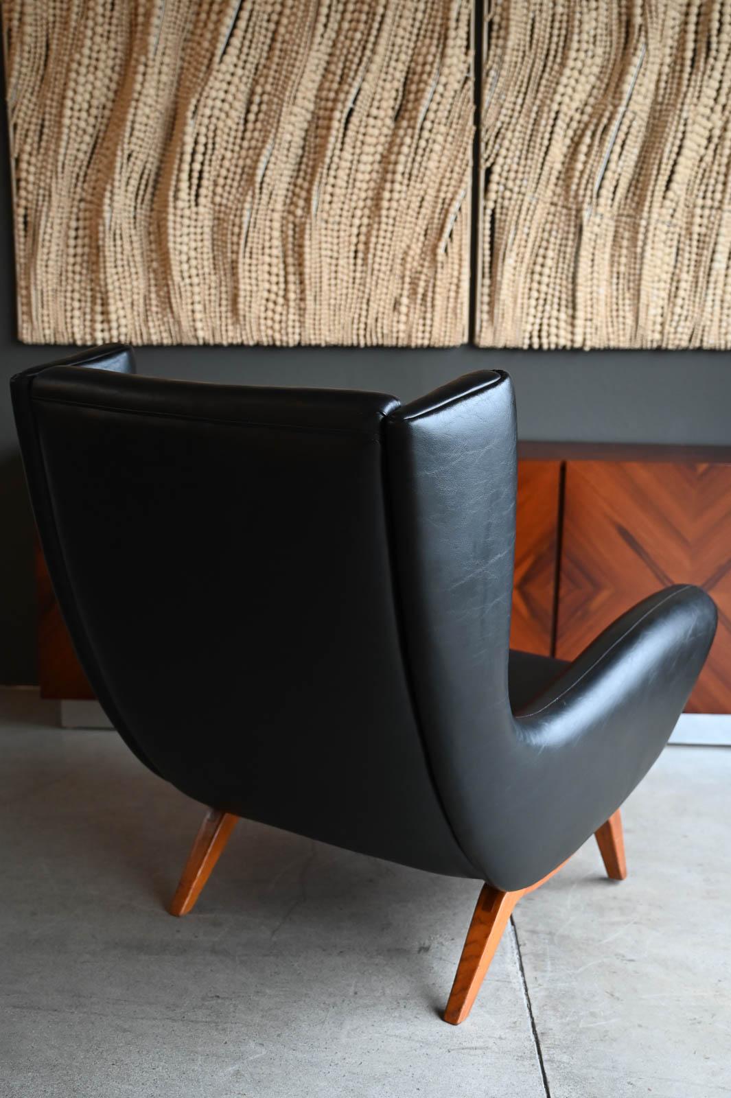 Illum Wikkelso for Soren Willadsen Model 110 Wingback Lounge Chair, ca. 1955 For Sale 3