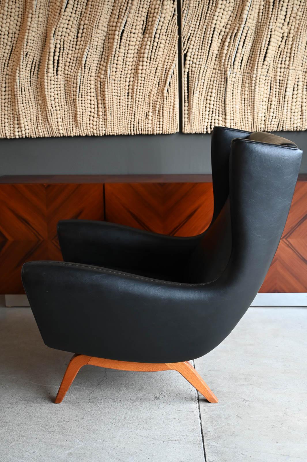 Illum Wikkelso für Soren Willadsen Modell 110 Wingback Lounge Chair, ca. 1955 (Moderne der Mitte des Jahrhunderts) im Angebot