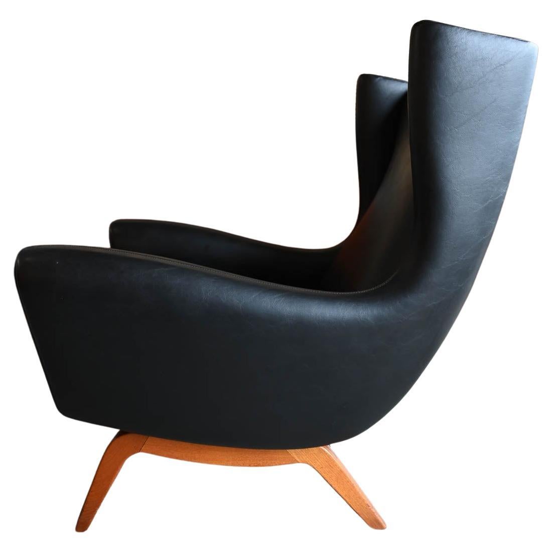 Illum Wikkelso for Soren Willadsen Model 110 Wingback Lounge Chair, ca. 1955 For Sale