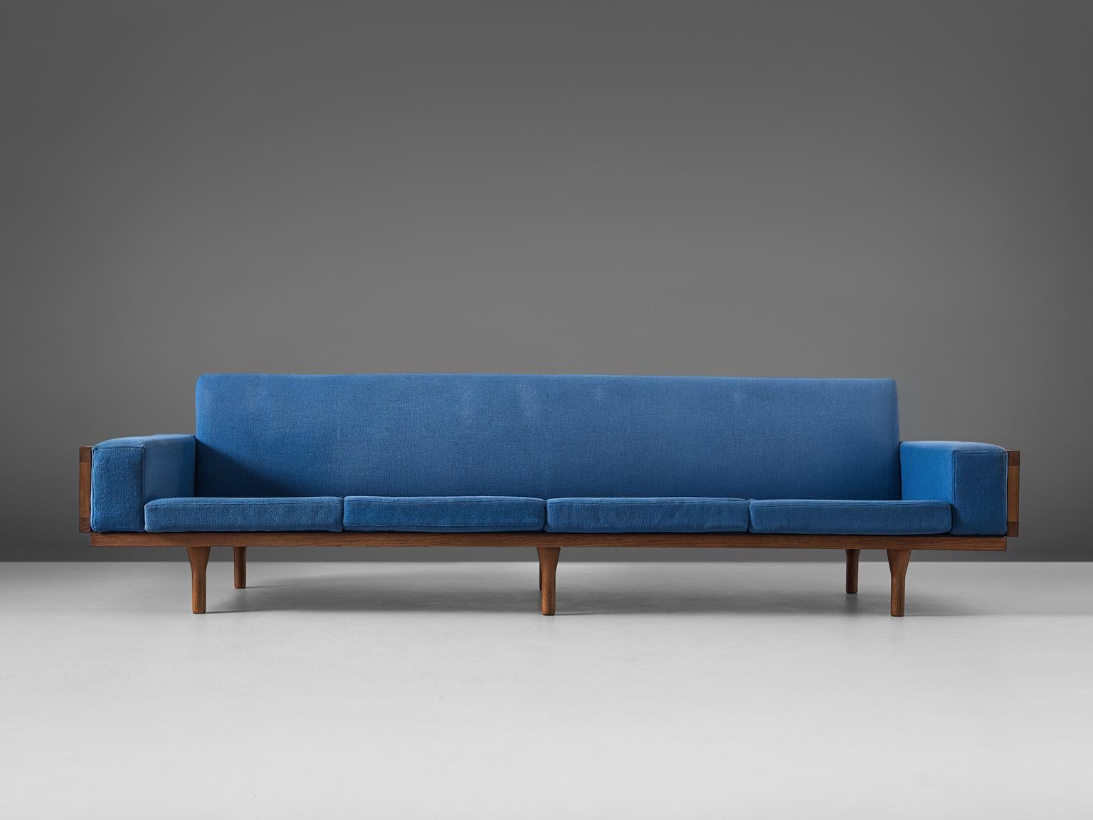 Illum Wikkelsø for Søren Willadsen, sofa, teak and fabric, Denmark, 1960s.

Large four-seat sofa with floating character. This sofa breaths the ideals of Illum Wikkelsø. The wide seating invites to sit on. The high back and lower armrests