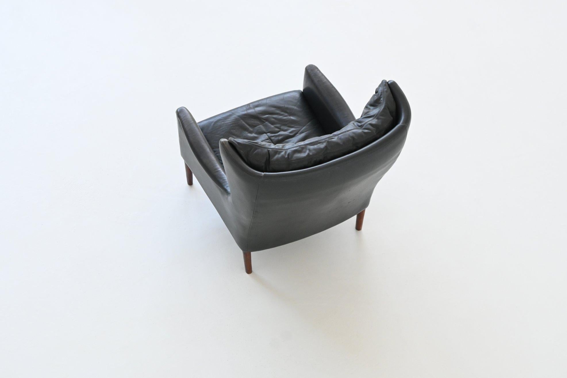 Illum Wikkelso lounge chair and foot stool in leather Denmark 1960 For Sale 8