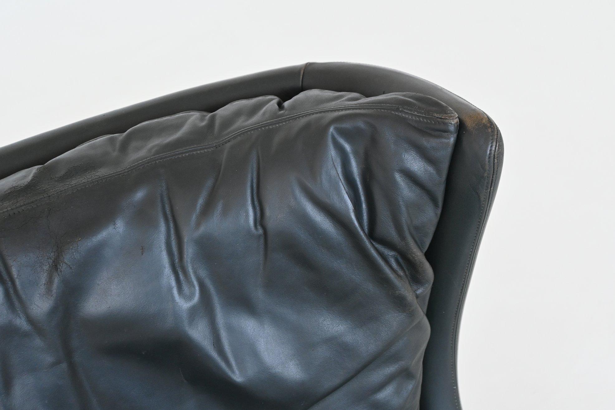 Illum Wikkelso lounge chair and foot stool in leather Denmark 1960 For Sale 10