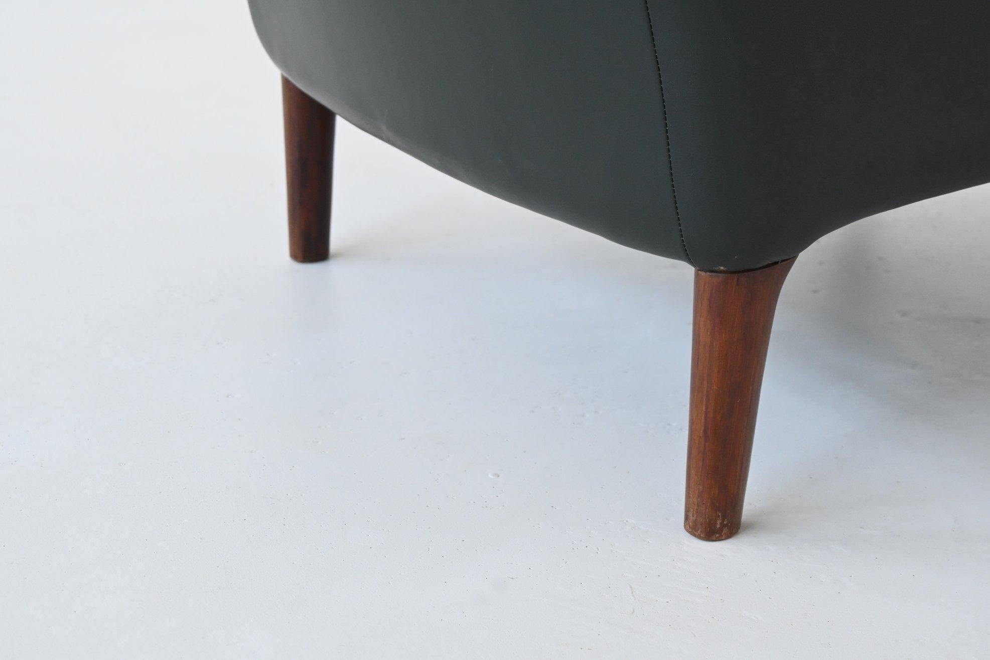 Illum Wikkelso lounge chair and foot stool in leather Denmark 1960 For Sale 12