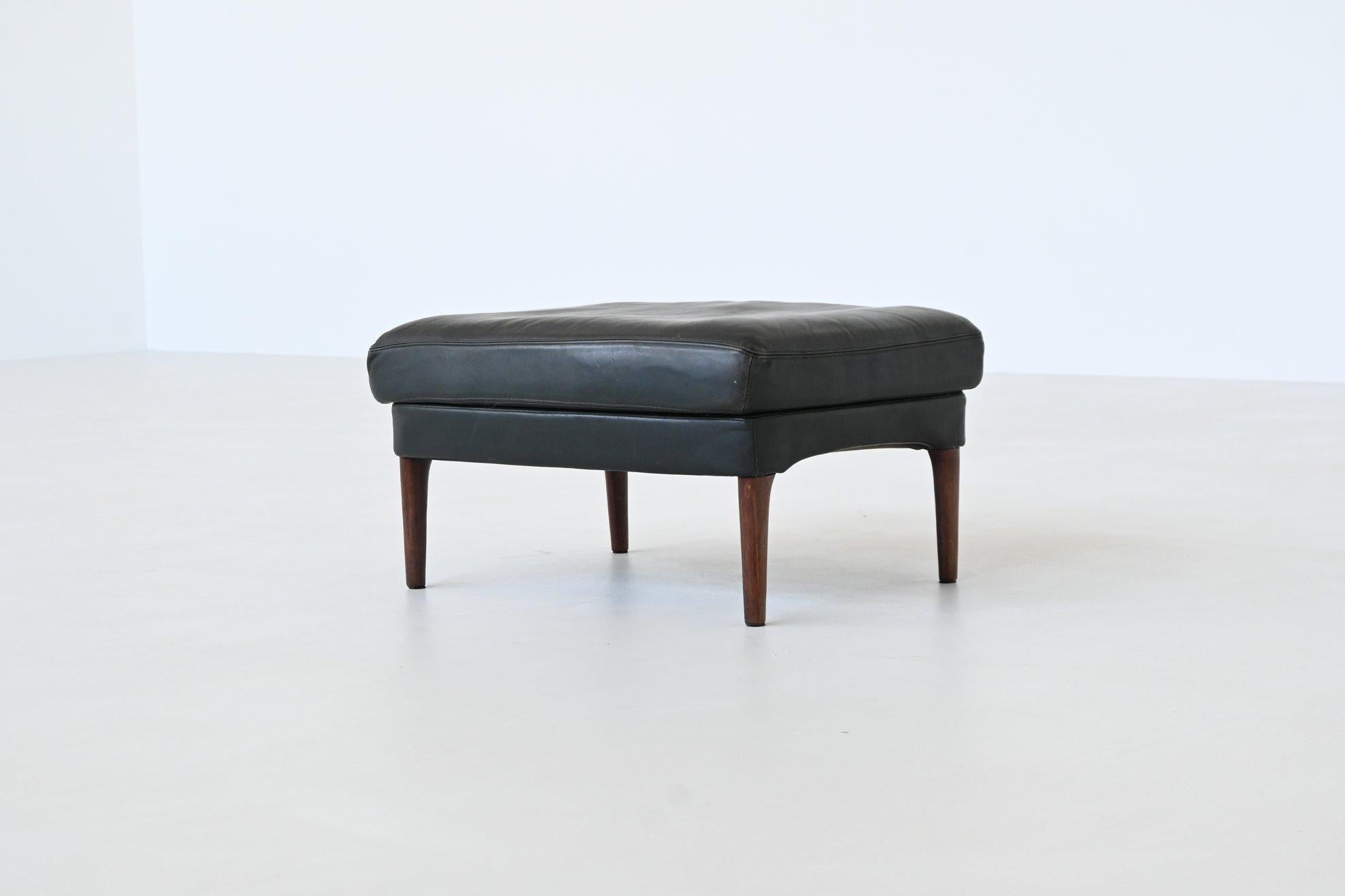 Illum Wikkelso lounge chair and foot stool in leather Denmark 1960 For Sale 13