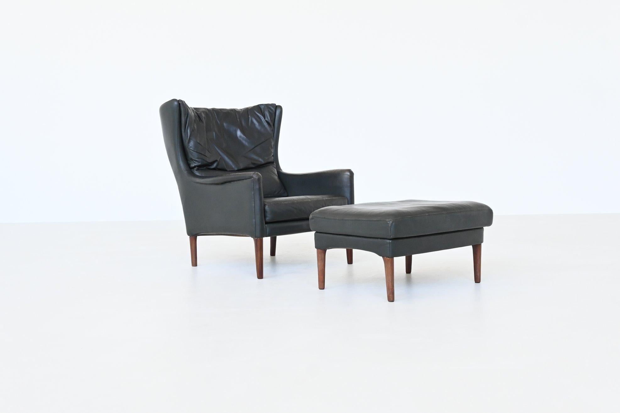 Beautiful shaped lounge set designed by Illum Wikkelsø, Denmark 1960. This exquisite lounge chair and foot stool set is a fine example of Danish modern design, merging comfort with clean, sculptural lines. Upholstered in rich green leather, this set