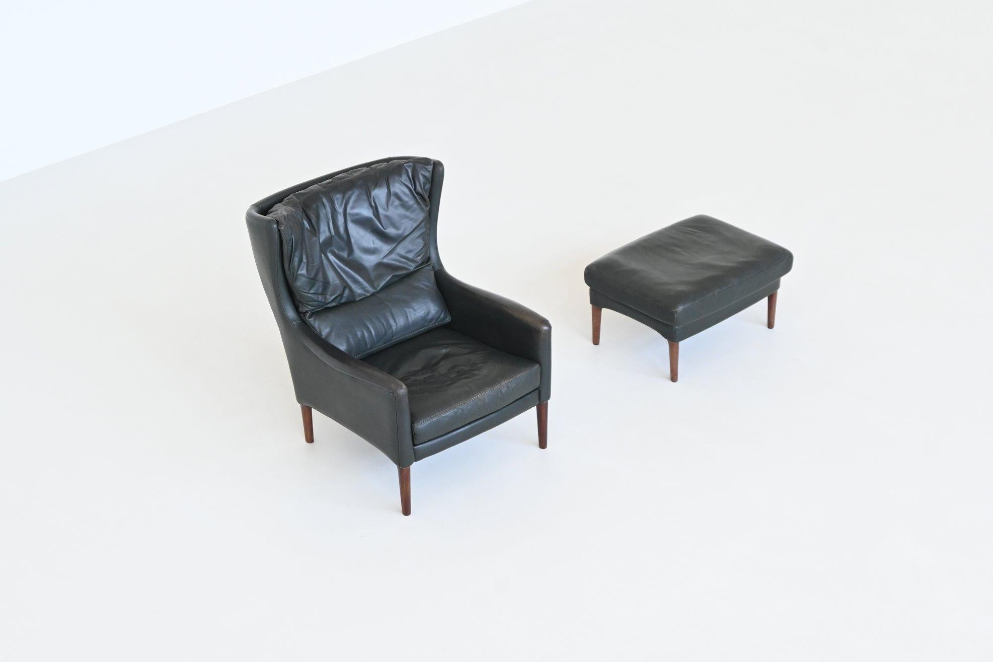 Illum Wikkelso lounge chair and foot stool in leather Denmark 1960 In Good Condition For Sale In Etten-Leur, NL