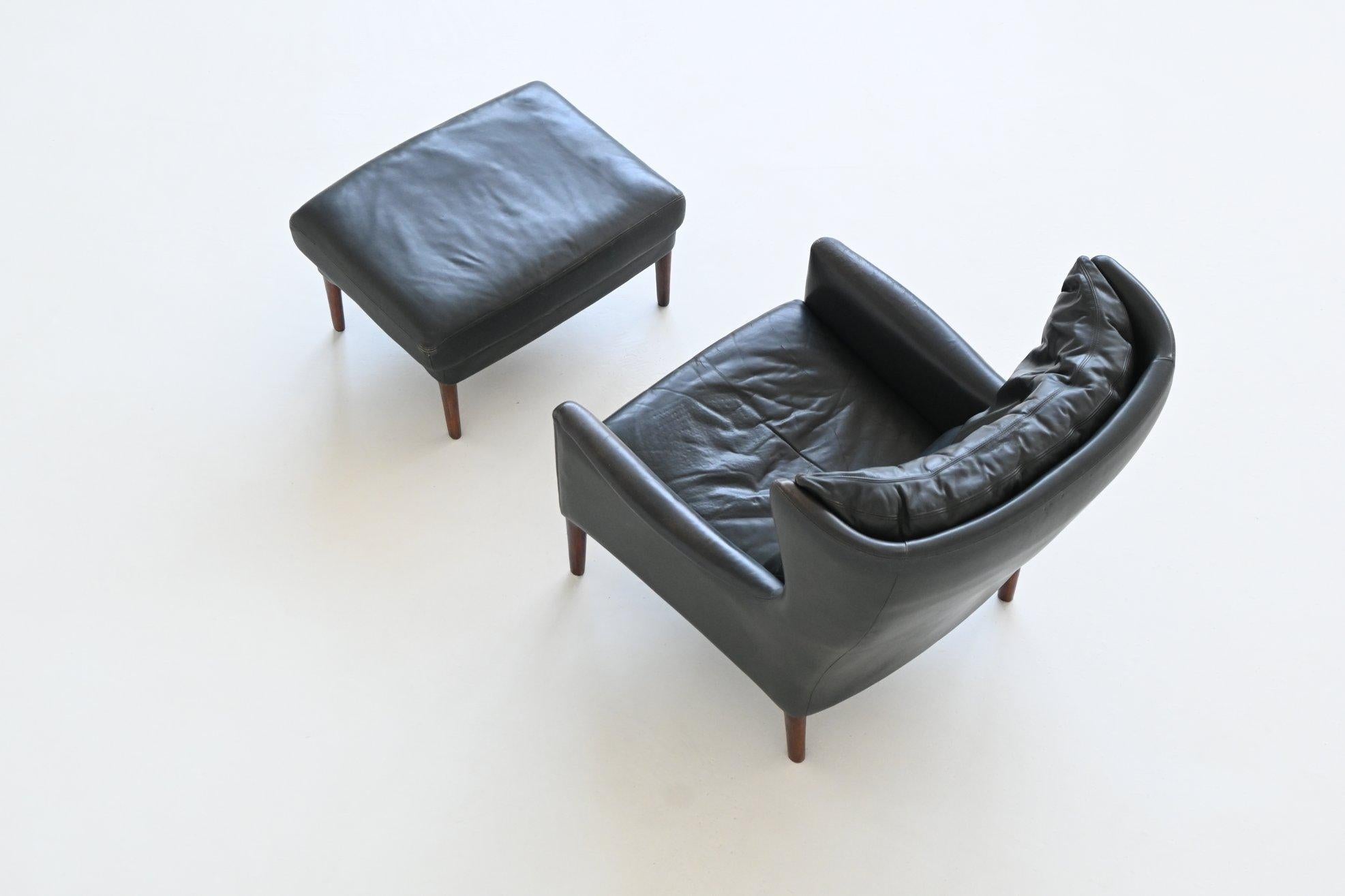 Illum Wikkelso lounge chair and foot stool in leather Denmark 1960 For Sale 2