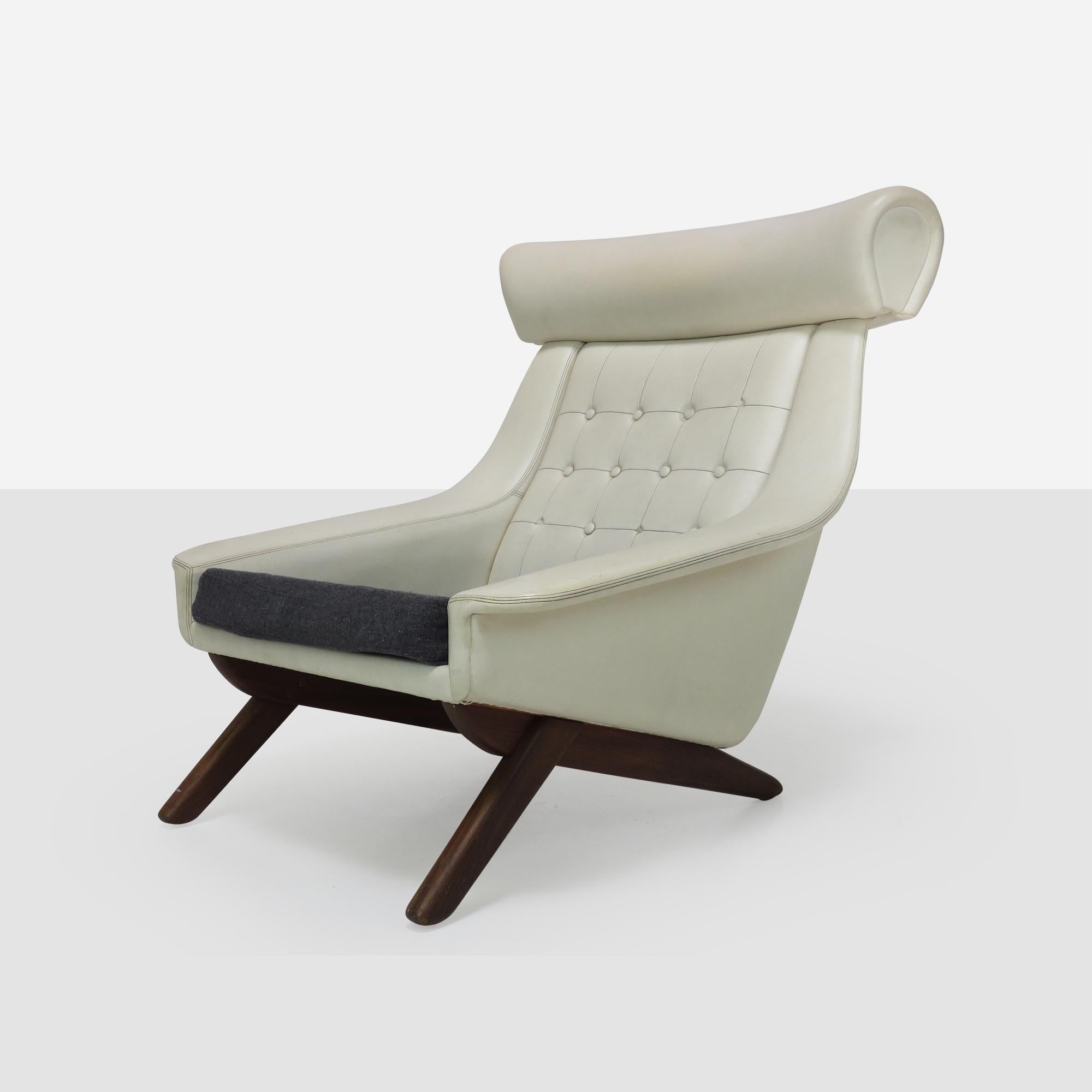 A Danish teak and vinyl 'Ox' lounge chair.

Measure: Seat depth 20