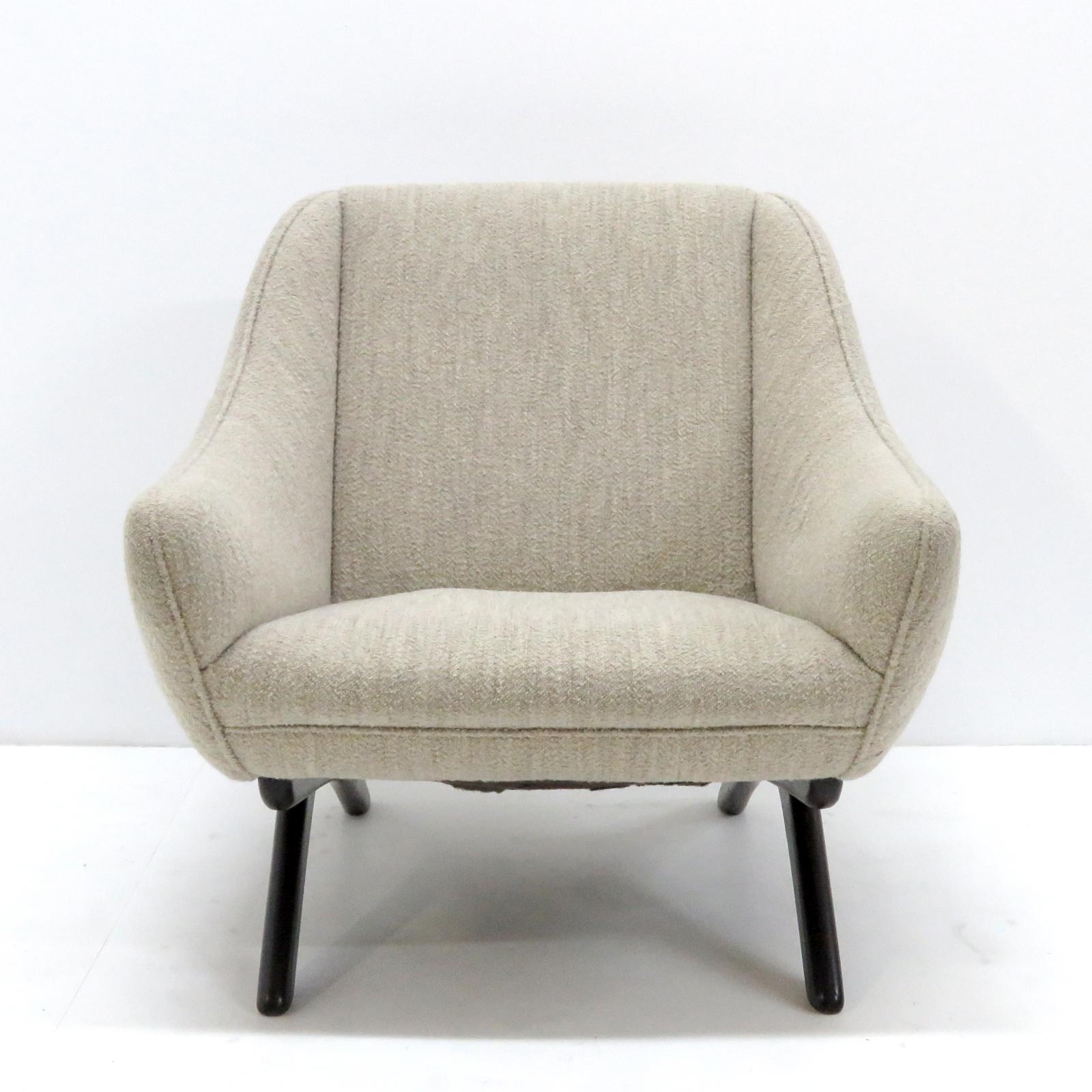 Remarkable lounge chair ML-90 by Illum Wikkelso for A. Mikael Laursen & Søn, Denmark, 1960s upholstered in light grey wool on a dark stained oak 'scissor leg' frame.