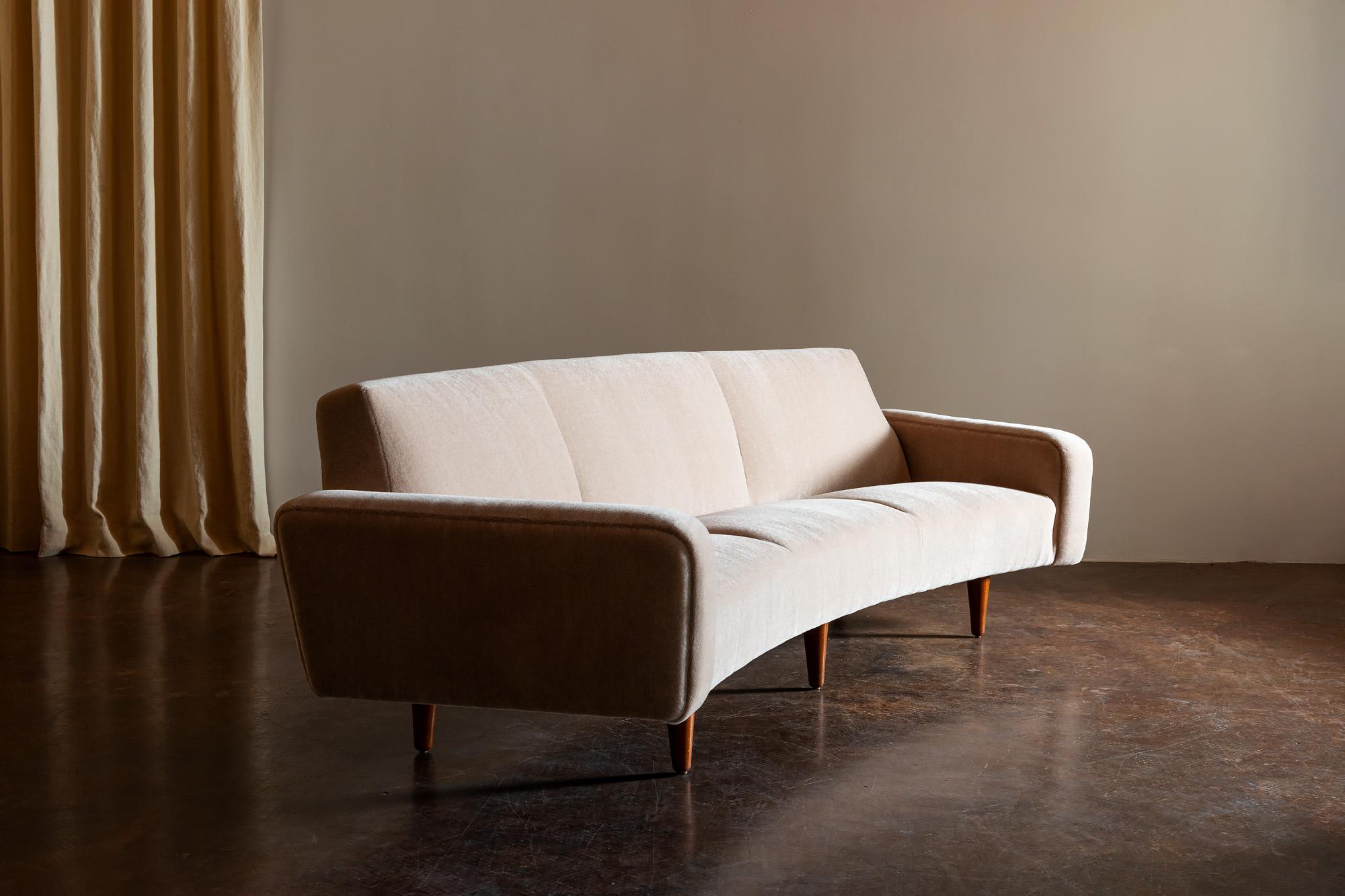 Stunning Model 450 curved sofa by Illum Wikkelsø for Aarhus Polstrermøbelfabrik, reupholstered in Leo Schellens mohair velvet. Denmark, 1960s.