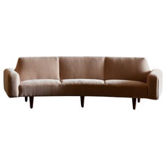 Illum Wikkelso Modell 450 Gebogenes Sofa, Dänemark, 1960er Jahre