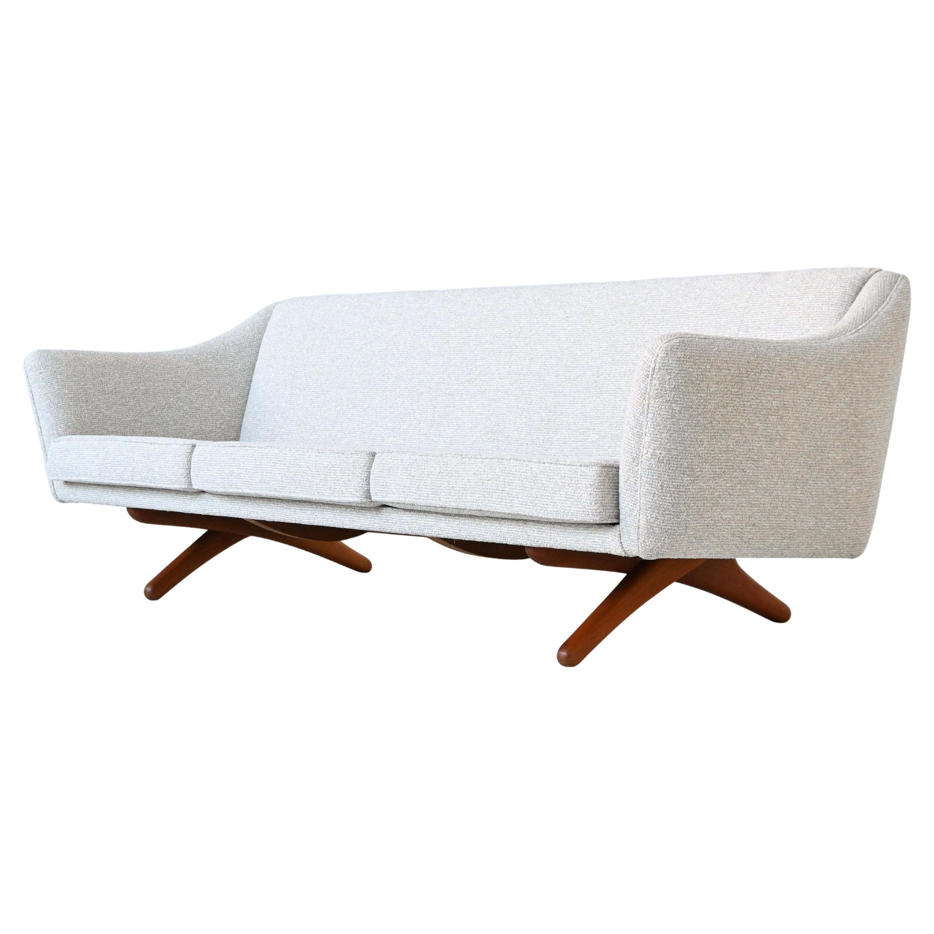 Illum Wikkelso model ML-140 three-seater sofa Laursen Denmark 1960 en venta