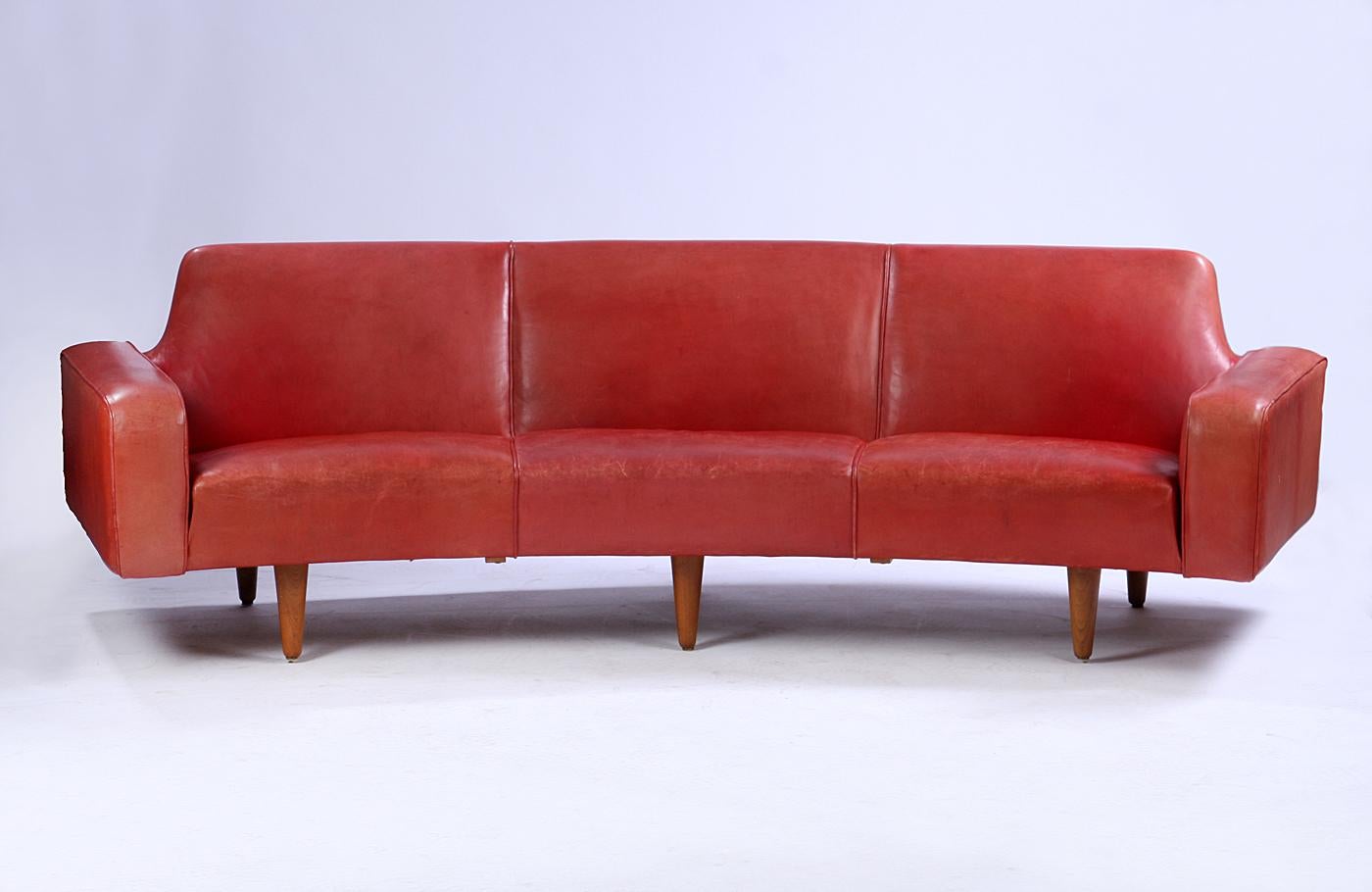 Illum Wikkelso Red Leather Sofa and Coffee Table, circa 1960s In Good Condition In London, GB