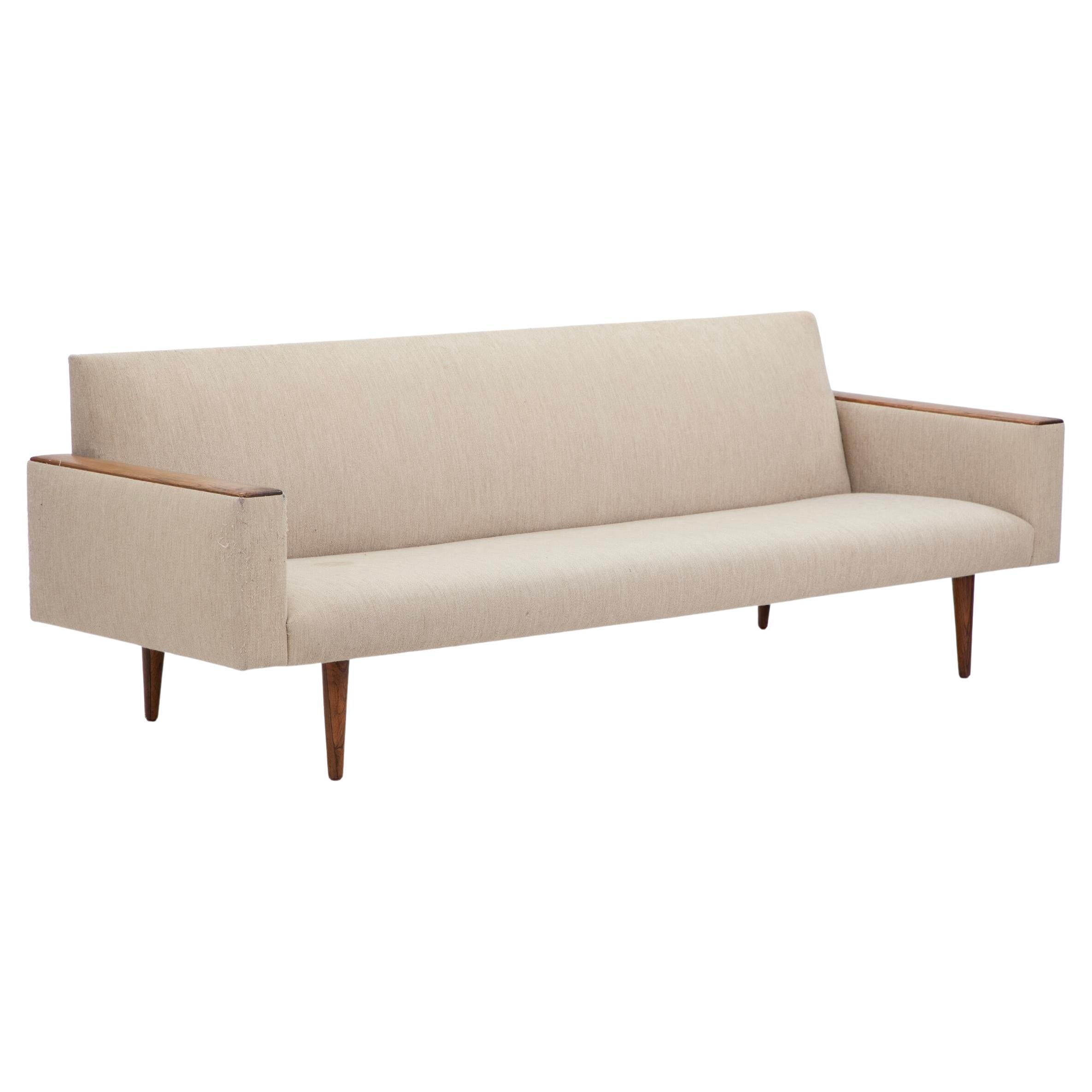 Divano Illum Wikkelso Modello 10 in lana e palissandro di Soren Willadsen, anni '60