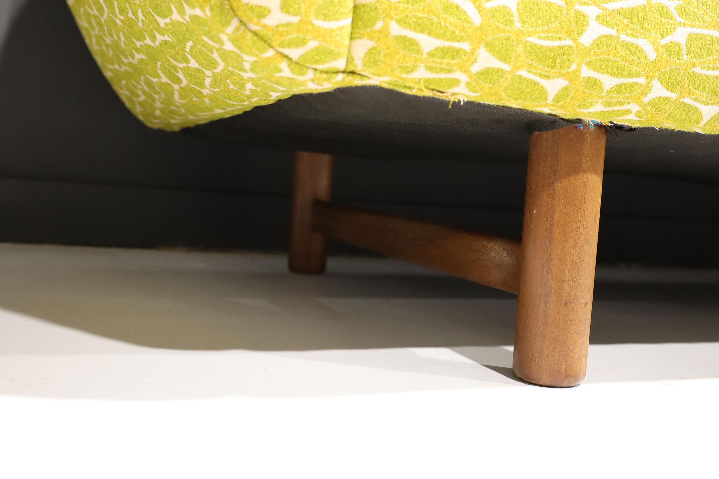 Sofa im Illum Wikkelso-Stil mit neuer Polsterung im Zustand „Gut“ im Angebot in Dallas, TX