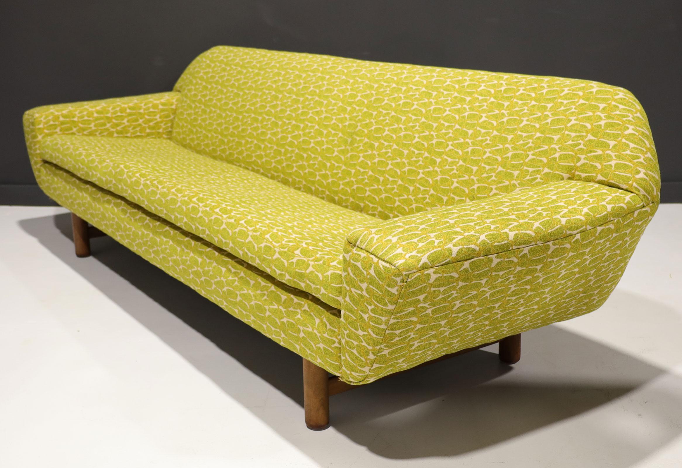 Sofa im Illum Wikkelso-Stil mit neuer Polsterung im Angebot 1