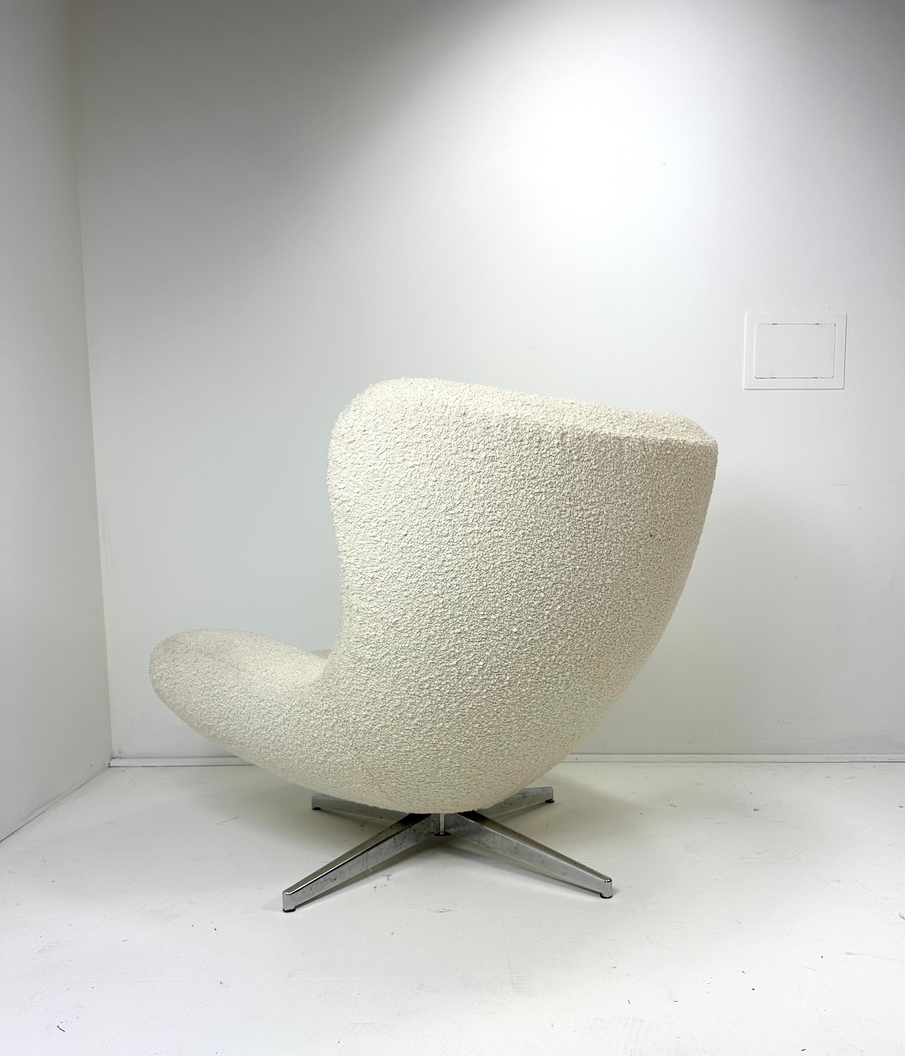 Scandinave moderne Chaise longue pivotante Illum Wikkelso en vente