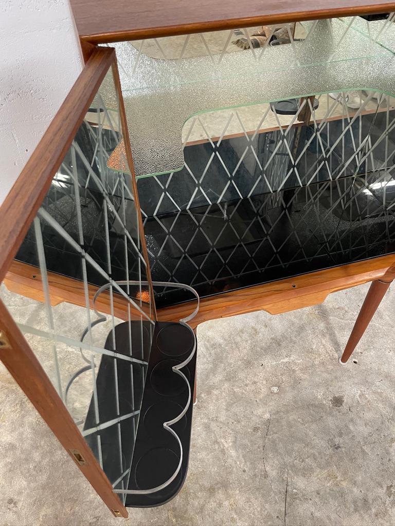Illum Wikkelso Mueble bar de teca danés Mid Century Modern en venta 2