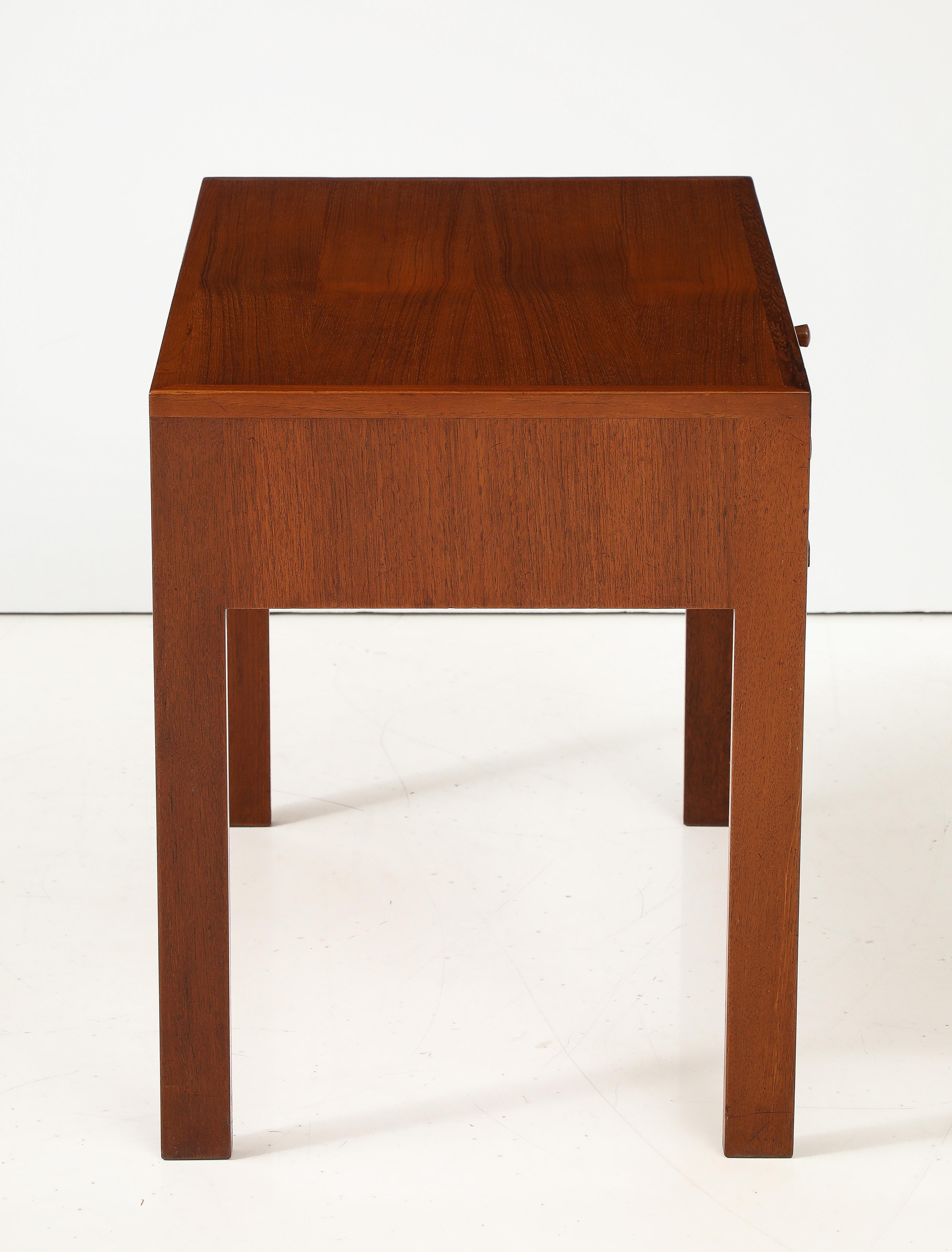 1960's mid-century modern set of 3 folding teak side tables that nest inside side table designed by Illum, Wikkelso, fully restored with minor wear and patina due to age and use.

Side tables measurements: width 16.75 depth 14.25 height 17.25  