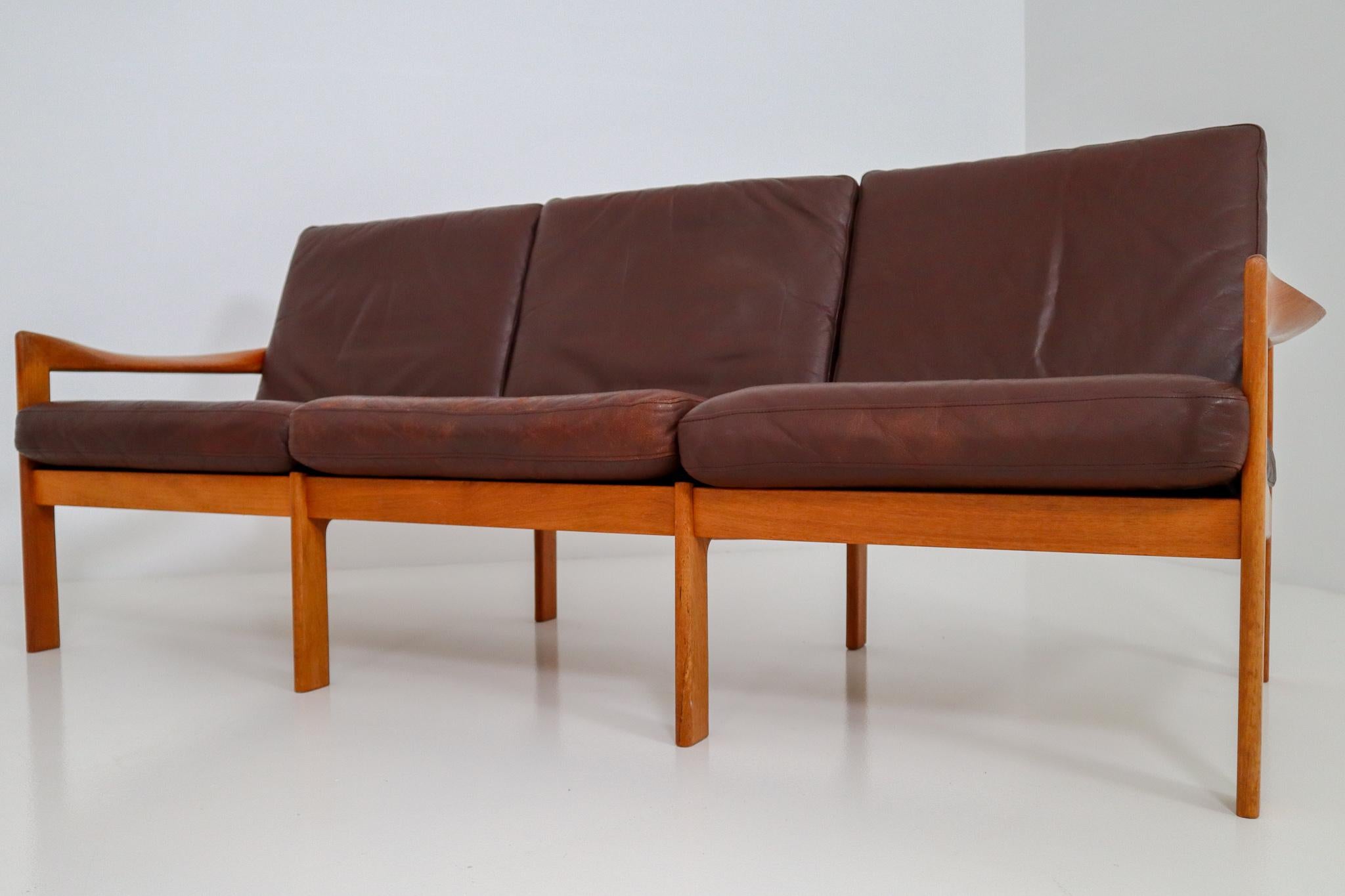 Illum Wikkelso Three-Seat Teak Sofa, Danish, 1960s, Produced by Eilersen In Good Condition In Almelo, NL