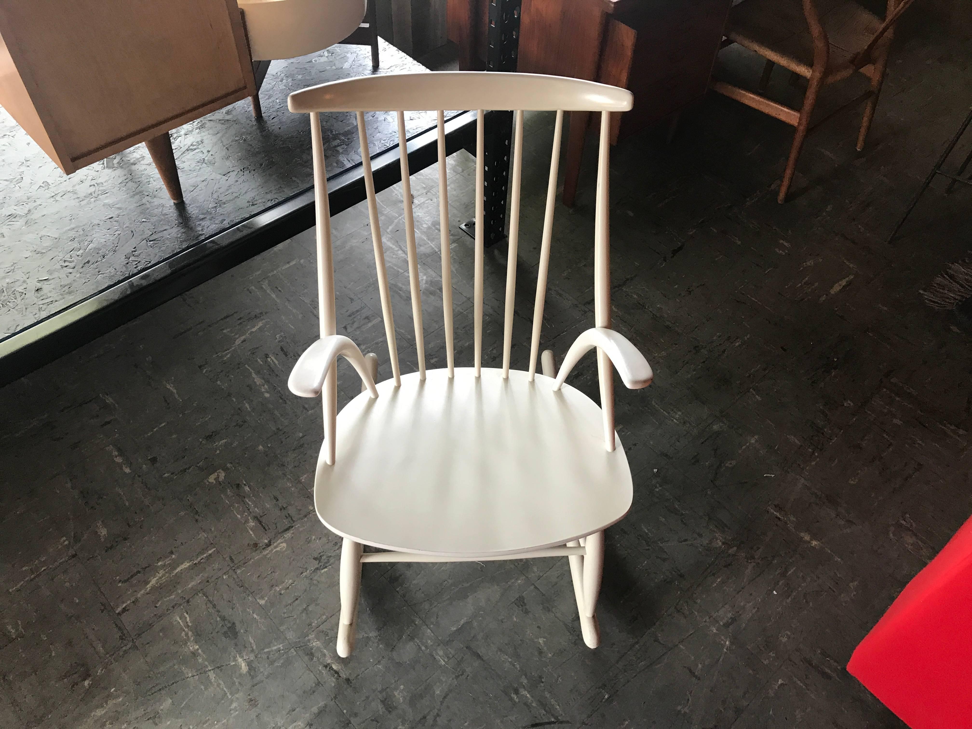 Illum Wikkelso white rocking chair rocker in great vintage condition.
