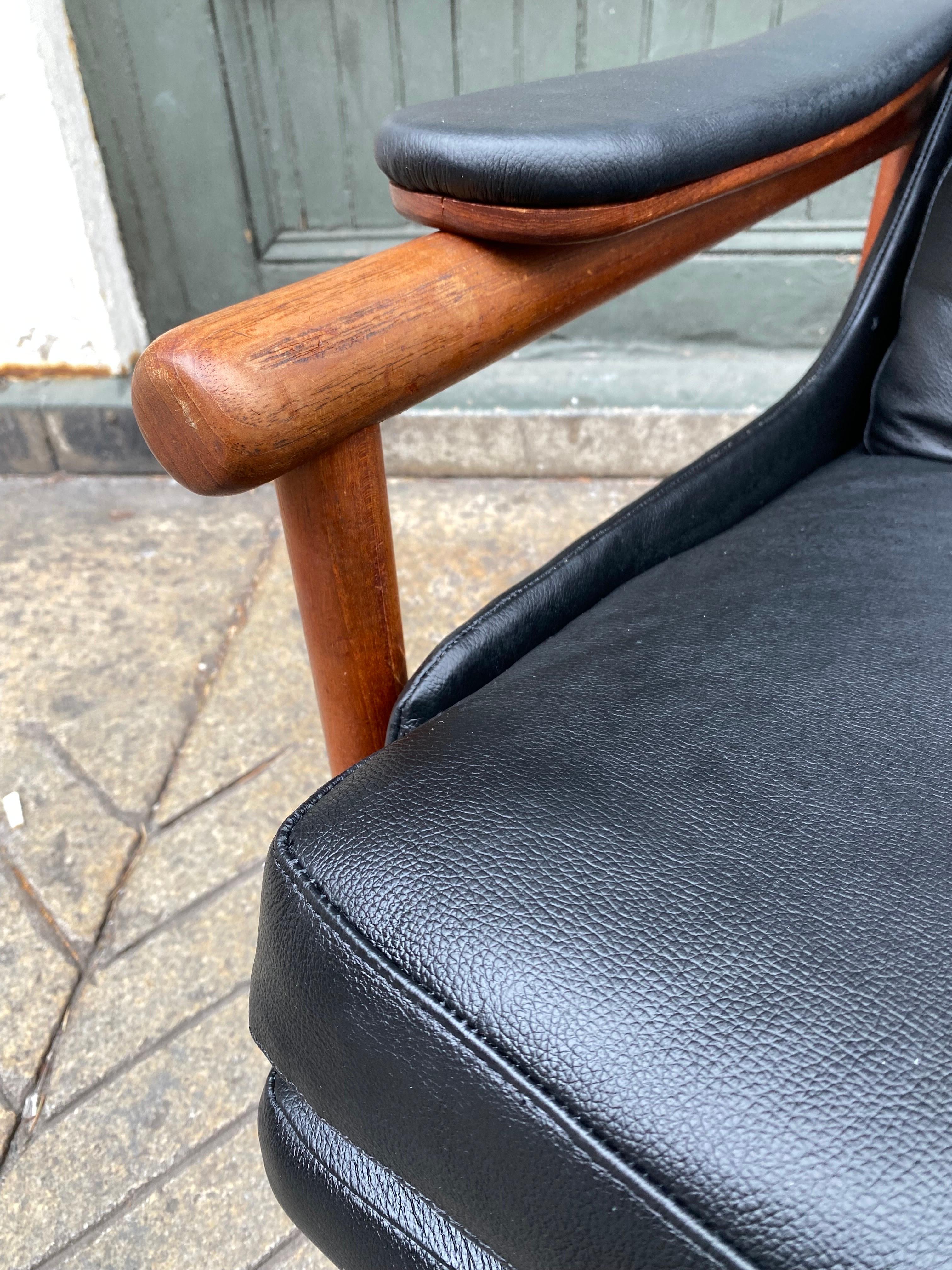 Illum Wikkelso “Wiki “ Leather Lounge Chair for Kofoeds In Good Condition In Philadelphia, PA
