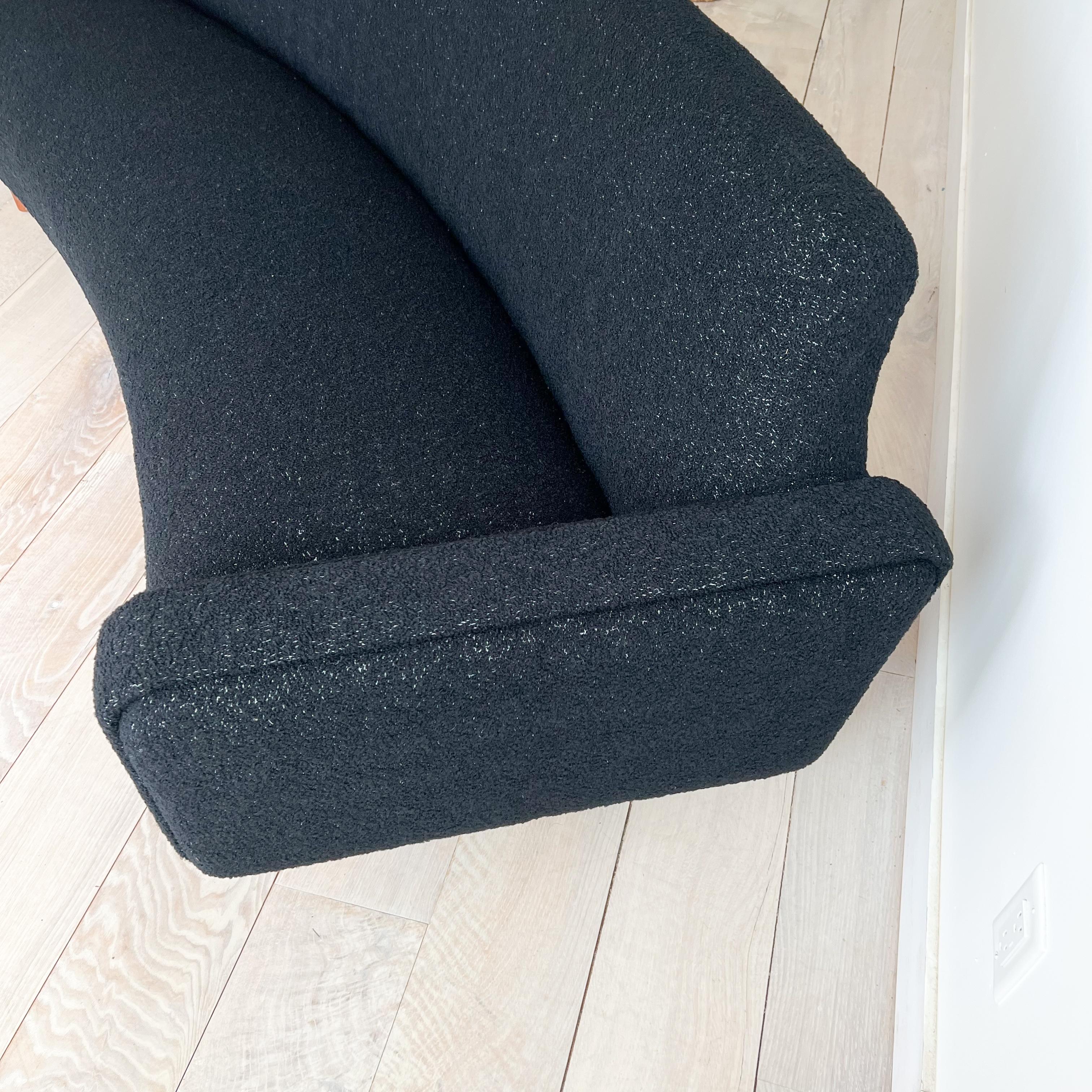 Illum Wikkelso's Rare Banana Curved Sofa - Model 450 - New Upholstery 10